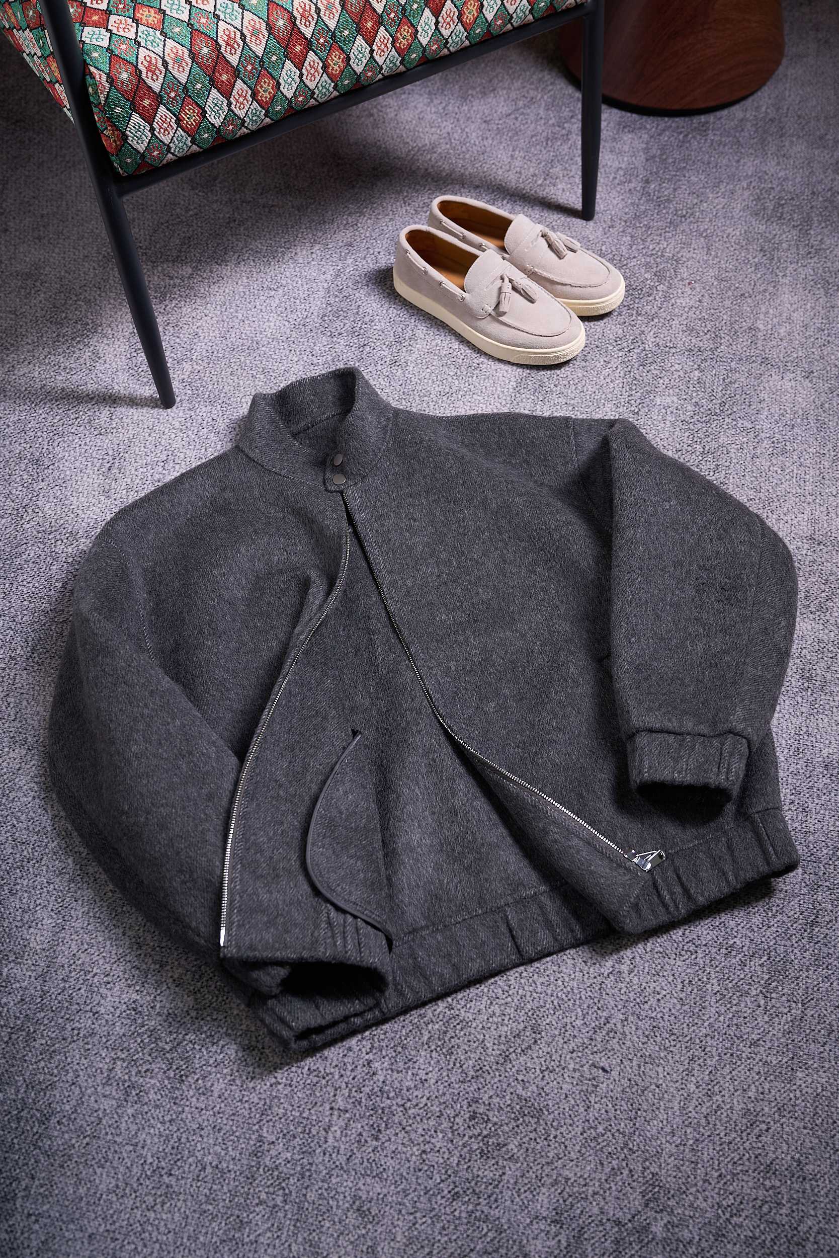 【微阔时尚立领花纱羊毛羊绒混纺双面尼双拉链设计夹克毛呢外套】男士微阔立领花纱毛呢夹克：双拉链设计，解锁高