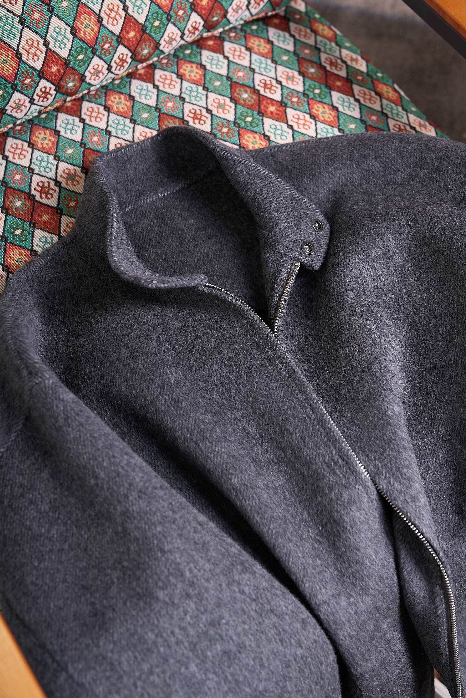 【微阔时尚立领花纱羊毛羊绒混纺双面尼双拉链设计夹克毛呢外套】男士微阔立领花纱毛呢夹克：双拉链设计，解锁高