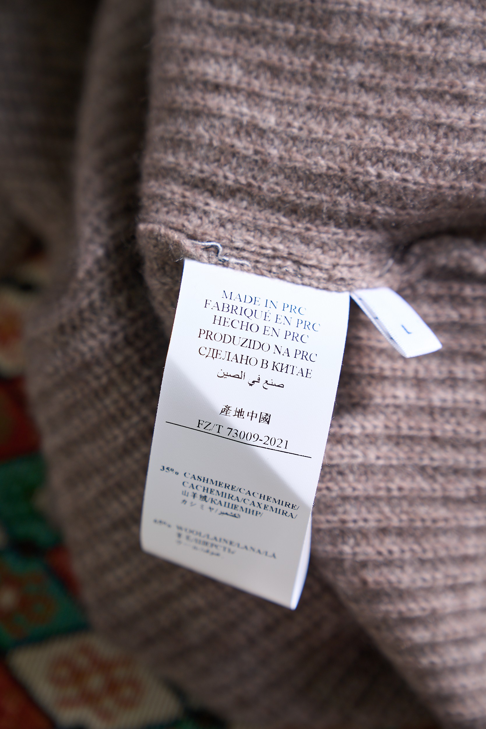 布莱奥尼简约元宝针织法！内搭外穿通勤舒适含35羊绒65羊毛精纺纱线牛角扣款羊绒开衫男士通勤的舒适与质感之