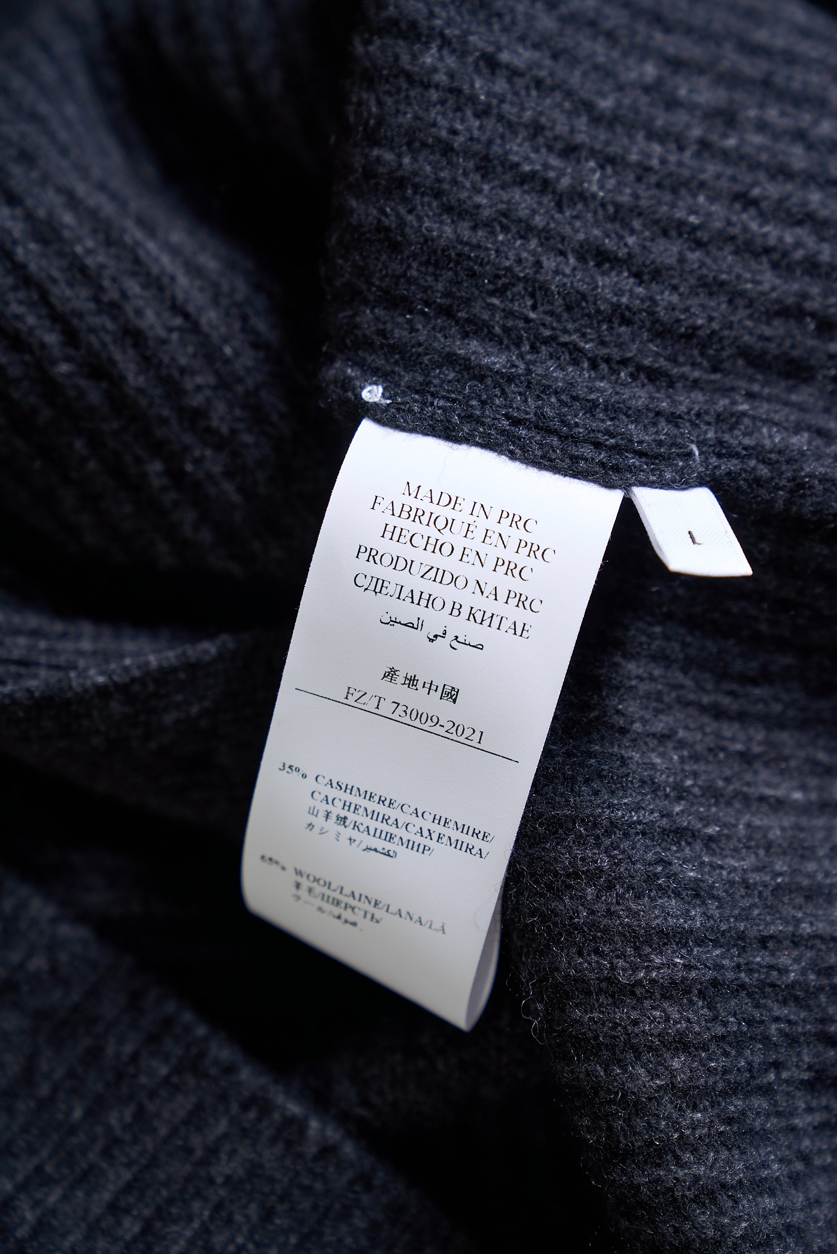 布莱奥尼简约元宝针织法！内搭外穿通勤舒适含35羊绒65羊毛精纺纱线牛角扣款羊绒开衫男士通勤的舒适与质感之