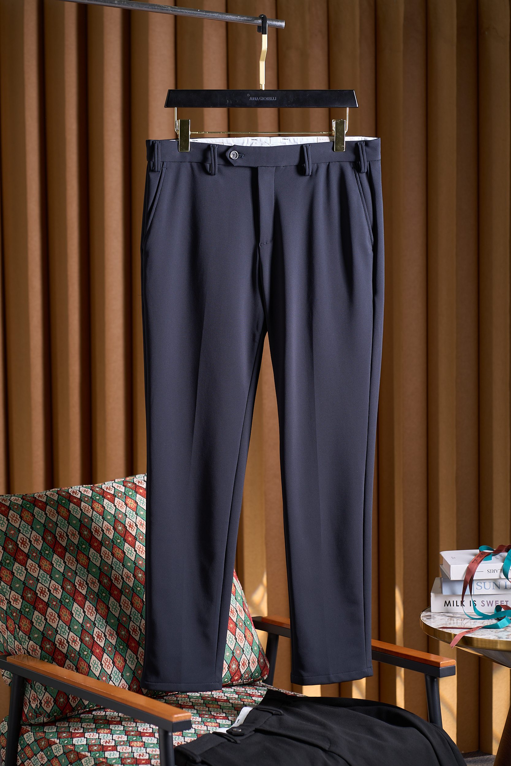 NO:598813,【A must-have for men!  High-end casual trousers with multiple combinations, one-click to unlock the charm of multiple scenes. Pure cotton fabric with red thread waistband design casual trousers and trousers] Two-color casual trousers｜Texture innovation of pure cotton texture and unique waistband.  When daily wear pursues 'low-key and high-end', these casual trousers from the Purple Label series just hit the core demand - selected high-count pure cotton fabrics, blending the looseness of casual trousers with the neat shape of trousers. It also comes with black and black and blue dual options, so that calm colors can also play subtle differences. The unique waist design adds a sense of ritual to wearing. Whether it is commuting or daily life, it can balance dignity and comfort.  The fabric is the core foundation of texture. It is made of high-density combed pure cotton, with a soft touch and natural texture. The upper body is breathable and does not sweat, and does not feel constrained after sitting for a long time. It is pre-shrunk and finished, so it is not easy to deform or pill after washing, and it can still maintain a crisp silhouette after long-term wear. Unlike the looseness of ordinary cotton pants, it has a slight drape, which can quietly modify the shape of the legs, making the lines more straight and neat, and the balance between casual and formal is just right.  Dual colors and elegant choices unlock different dressing scenarios. Classic black is pure and calm, with its own versatile attributes. Pair it with a shirt for commuting, and with a T-shirt for daily casualness. It is an unmistakable choice to suit various occasions; black and blue hide ingenuity, in nature  It has a delicate dark blue luster under the light, which is a little more layered than pure black. It is low-key and tasteful, and is suitable for the pursuit of 'unobtrusive but recognizable' dressing needs - no need to worry about it, both colors are 'universal matches' in the wardrobe.  The finishing touch is the unique waist design. It breaks the rigid waist structure of traditional trousers and adopts the design of widened elastic binding and invisible adjustment buckles, which not only ensures the fit of the wear, but also avoids the discomfort of waist tightening, and can easily accommodate fat on the waist and abdomen. The delicate binding and purple embroidered logo on the inside of the waist highlight the texture of the series in every detail. There is no unnecessary decoration, but it inadvertently enhances the overall sophistication.  The tailoring follows the principle of 'relaxed and not procrastinating'. The straight and slightly wide version is very friendly to all body types and can correct problems such as thick legs and uneven legs. The length of the pants is just right. Paired with leather shoes, it is an elegant gentleman style. Paired with white shoes or dad shoes, it will instantly become a casual and trendy man. It is practical for one person to wear multiple times.  From the fabric to the details, from the version to the color, this Purple Label series of casual trousers achieves the ultimate goal of 'daily wear with quality'. Whether you are pursuing decent commuting or prefer daily relaxation, the calmness of black or the delicacy of black and blue can meet your outfit expectations, making every wearing a dual enjoyment of comfort and taste. Size 42-56 (30-38 without 37), shirts, tees, t-shirt, alexander wang19860909【男士必备！高端休闲西裤多元搭配,一键解锁多场景魅力纯棉面料红线腰头设计休闲长裤西裤】双色休闲西裤｜纯棉肌理与独特腰头的质感革新. 当日常穿搭追求“低调高级”,这条紫标系列休闲西裤恰好击中核心需求——精选高支纯棉面料,糅合休闲裤的松弛感与西裤的利落型,更带来黑色、黑蓝色双选,让沉稳色系也能玩出细腻差异,独特腰头设计更添穿着仪式感,无论是通勤还是日常,都能兼顾体面与舒适. 面料是质感的核心底气.采用高密精梳纯棉织造,触感柔软带着自然肌理感,上身透气不闷汗,久坐也无束缚感；经过预缩整理,洗后不易变形、不易起球,久穿仍能保持挺括轮廓.不同于普通棉质裤的松散,它自带轻微垂坠感,能悄悄修饰腿型,让线条更显笔直利落,休闲与正式的平衡感恰到好处. 双色素雅选择,解锁不同穿搭场景.经典黑色纯粹沉稳,自带百搭属性,搭配衬衫是通勤体面,配T恤是日常随性,不出错的选择适配各种场合；黑蓝色则暗藏巧思,在自然光下泛着细腻的暗蓝光泽,比纯黑多了一丝层次感,低调中透着品味,适合追求“不张扬却有辨识度”的穿搭需求——无需费心纠结,两种颜色都是衣橱里的“万能搭子”. 点睛之笔在于独特腰头设计.打破传统西裤的呆板腰头结构,采用加宽弹力包边+隐形调节扣设计,既保证了穿着的贴合度,又避免了勒腰不适感,腰腹有赘肉也能轻松包容；腰头内侧的细腻包边与紫标刺绣logo,细节处彰显系列质感,没有多余装饰,却在不经意间提升整体精致度. 剪裁上遵循“松弛不拖沓”的原则,直筒微阔的版型对各种身材都十分友好,能修饰腿粗、腿不直等问题,裤长恰到好处,搭配皮鞋是儒雅绅士风,配小白鞋、老爹鞋则秒变休闲潮男,一人多穿的实用性拉满. 从面料到细节,从版型到配色,这条紫标系列休闲西裤,把“日常穿得有质感”这件事做到极致.无论是追求通勤体面,还是偏爱日常松弛,黑色的沉稳或黑蓝色的细腻,都能满足你的穿搭期待,让每一次穿着都成为舒适与品味的双重享受. 码数42-56（30-38无37）,,shirts,tees，t-shirt,alexander wang,Men's clothing