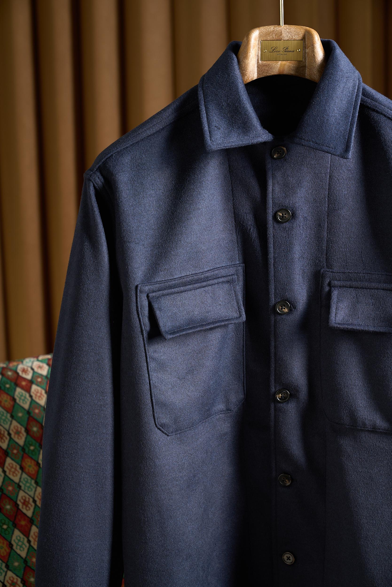 绒暖雅致——经典工装口袋男士羊毛呢外套绒感奢享，温暖相伴。精选高品质羊毛混纺面料，触感柔软且细腻，仿佛是