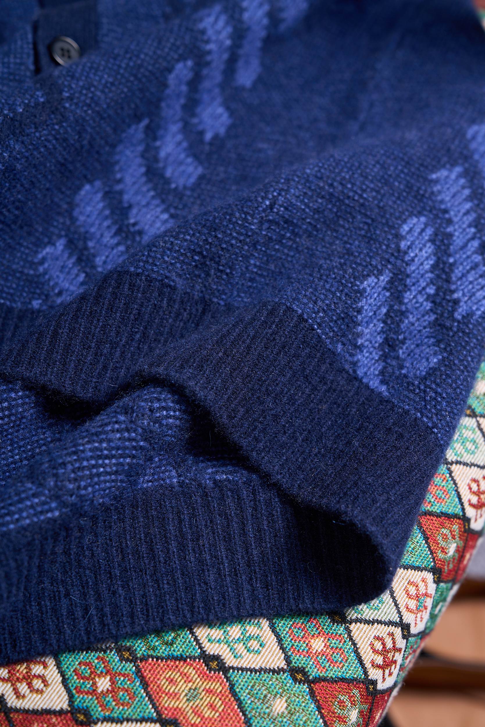 lP🆕家特织35%羊绒65%羊毛精纺纱线提花色织纽扣款羊绒开衫lP🆕家奢级开衫现货速发！35%羊绒+65