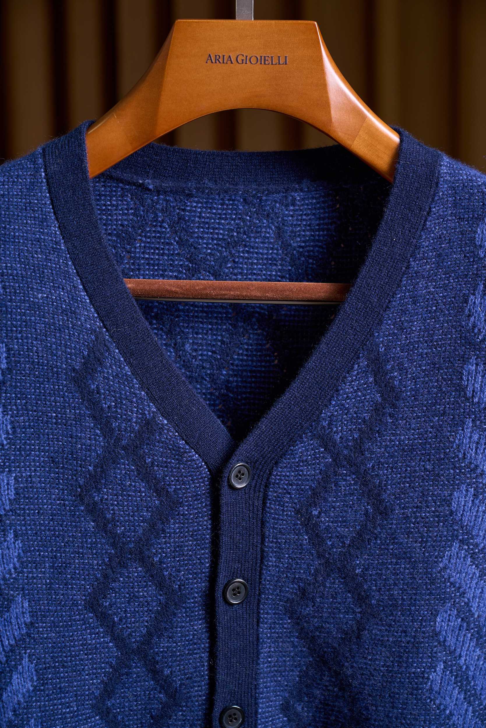 lP🆕家特织35%羊绒65%羊毛精纺纱线提花色织纽扣款羊绒开衫lP🆕家奢级开衫现货速发！35%羊绒+65