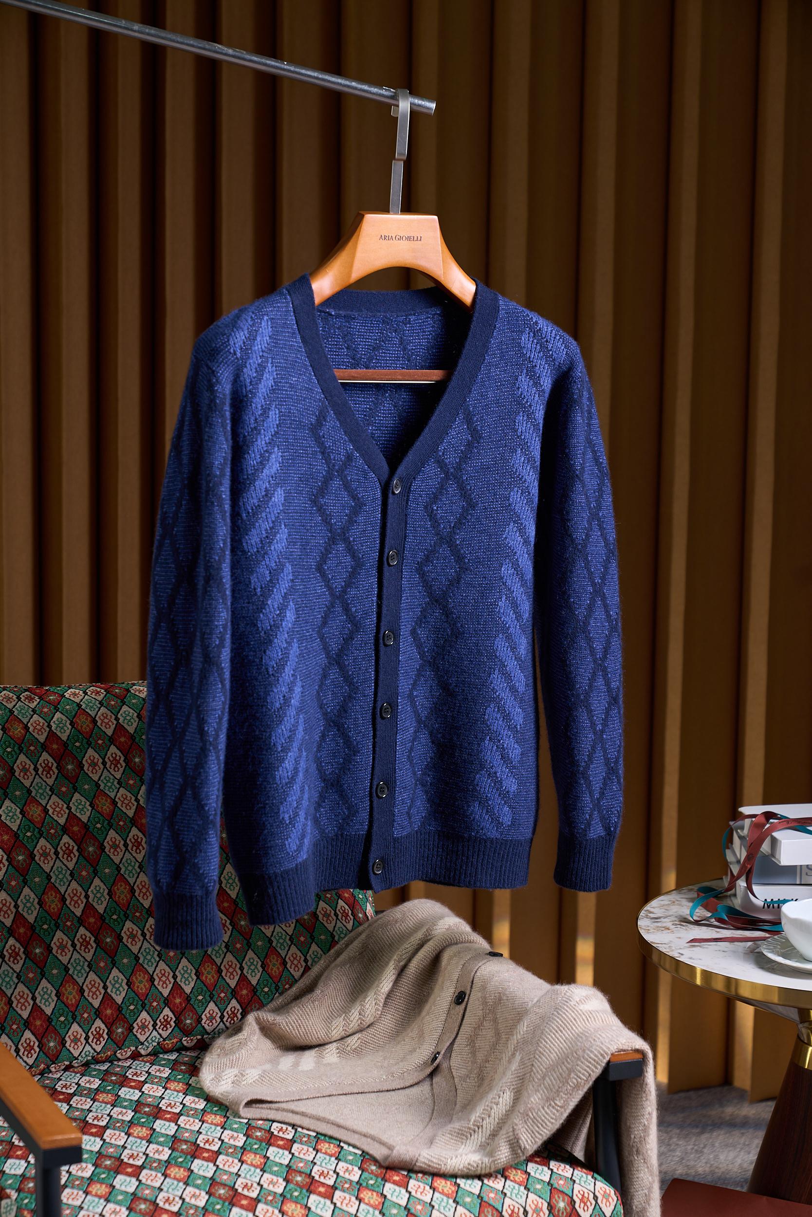 lP🆕家特织35%羊绒65%羊毛精纺纱线提花色织纽扣款羊绒开衫lP🆕家奢级开衫现货速发！35%羊绒+65