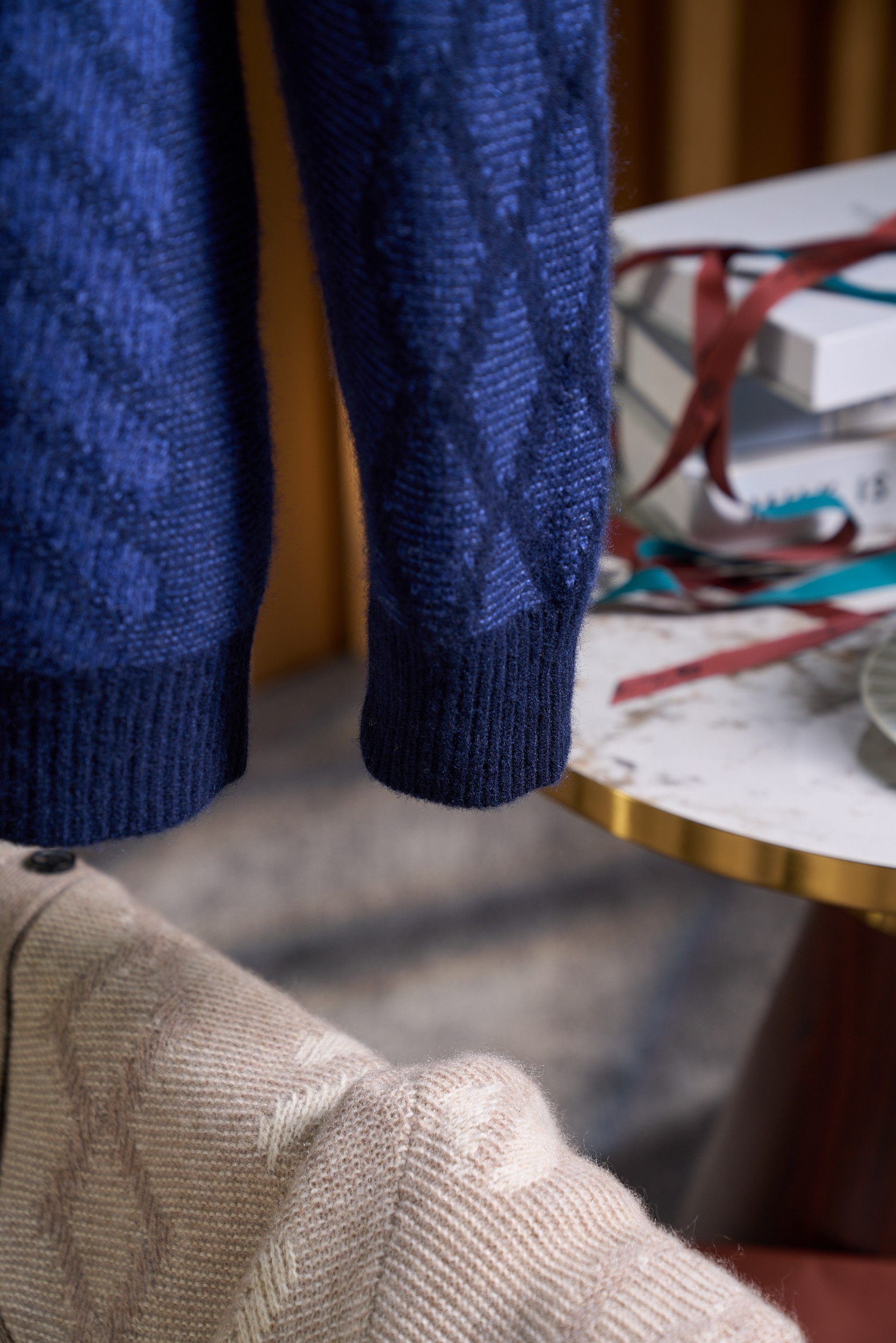 lP🆕家特织35%羊绒65%羊毛精纺纱线提花色织纽扣款羊绒开衫lP🆕家奢级开衫现货速发！35%羊绒+65