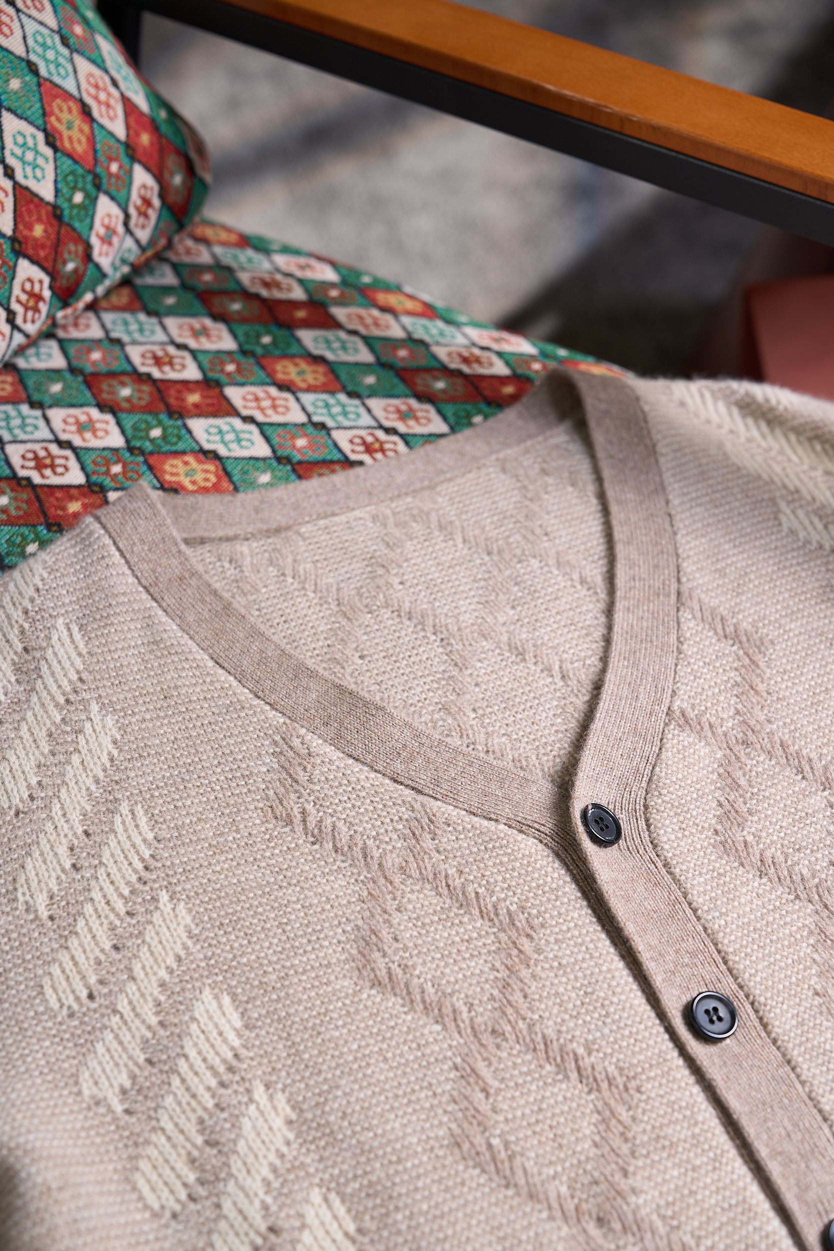 lP🆕家特织35%羊绒65%羊毛精纺纱线提花色织纽扣款羊绒开衫 lP🆕家奢级开衫现货速发！35%羊绒+6