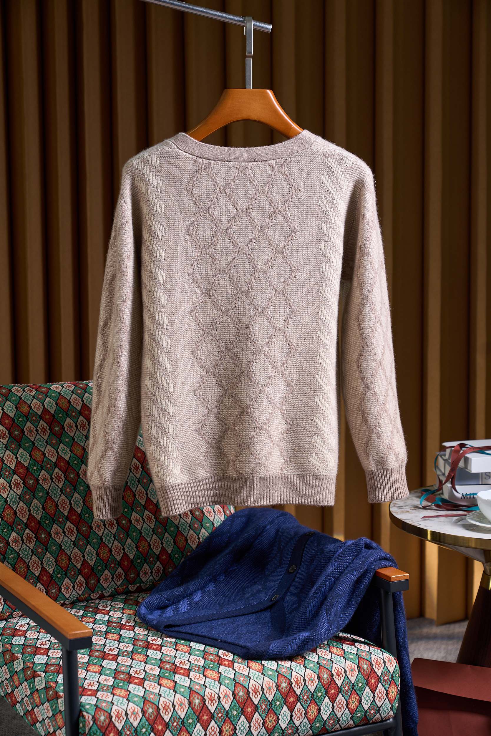 lP🆕家特织35%羊绒65%羊毛精纺纱线提花色织纽扣款羊绒开衫 lP🆕家奢级开衫现货速发！35%羊绒+6