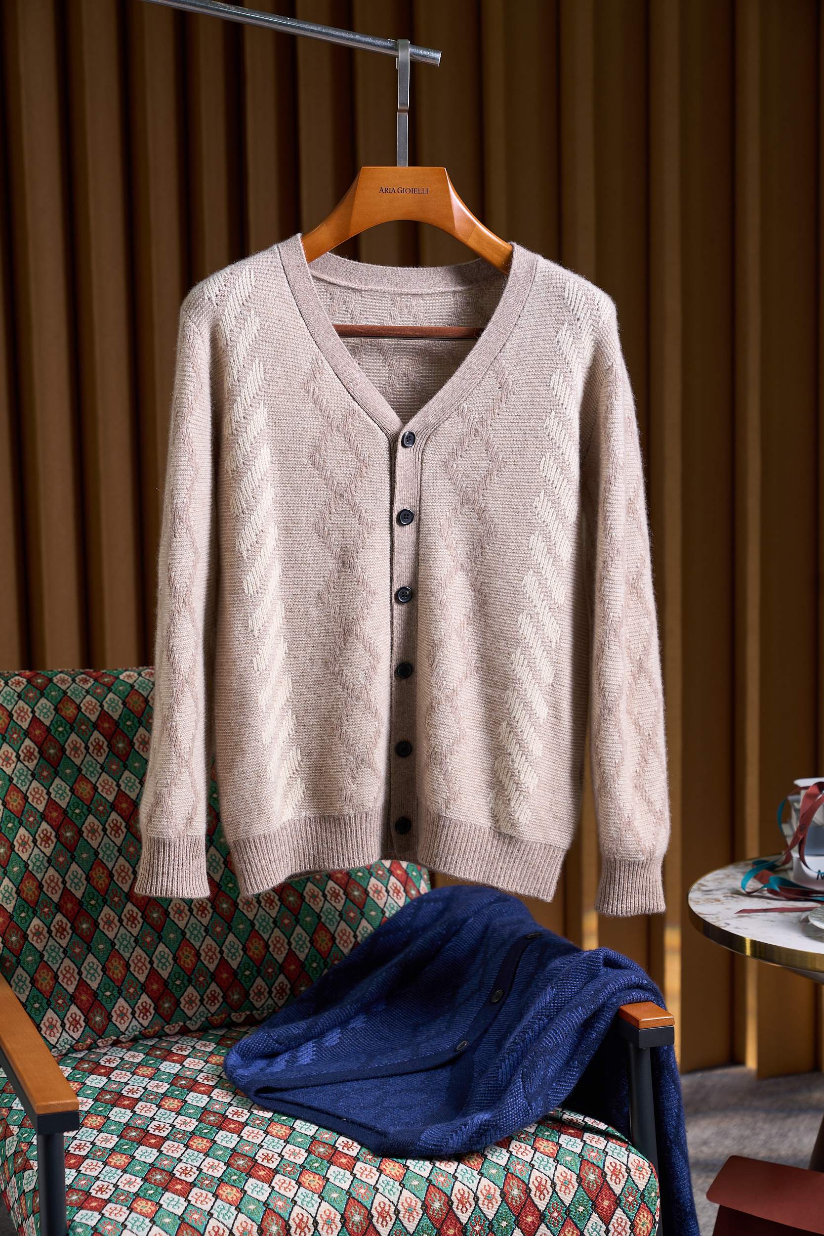 lP🆕家特织35%羊绒65%羊毛精纺纱线提花色织纽扣款羊绒开衫 lP🆕家奢级开衫现货速发！35%羊绒+6