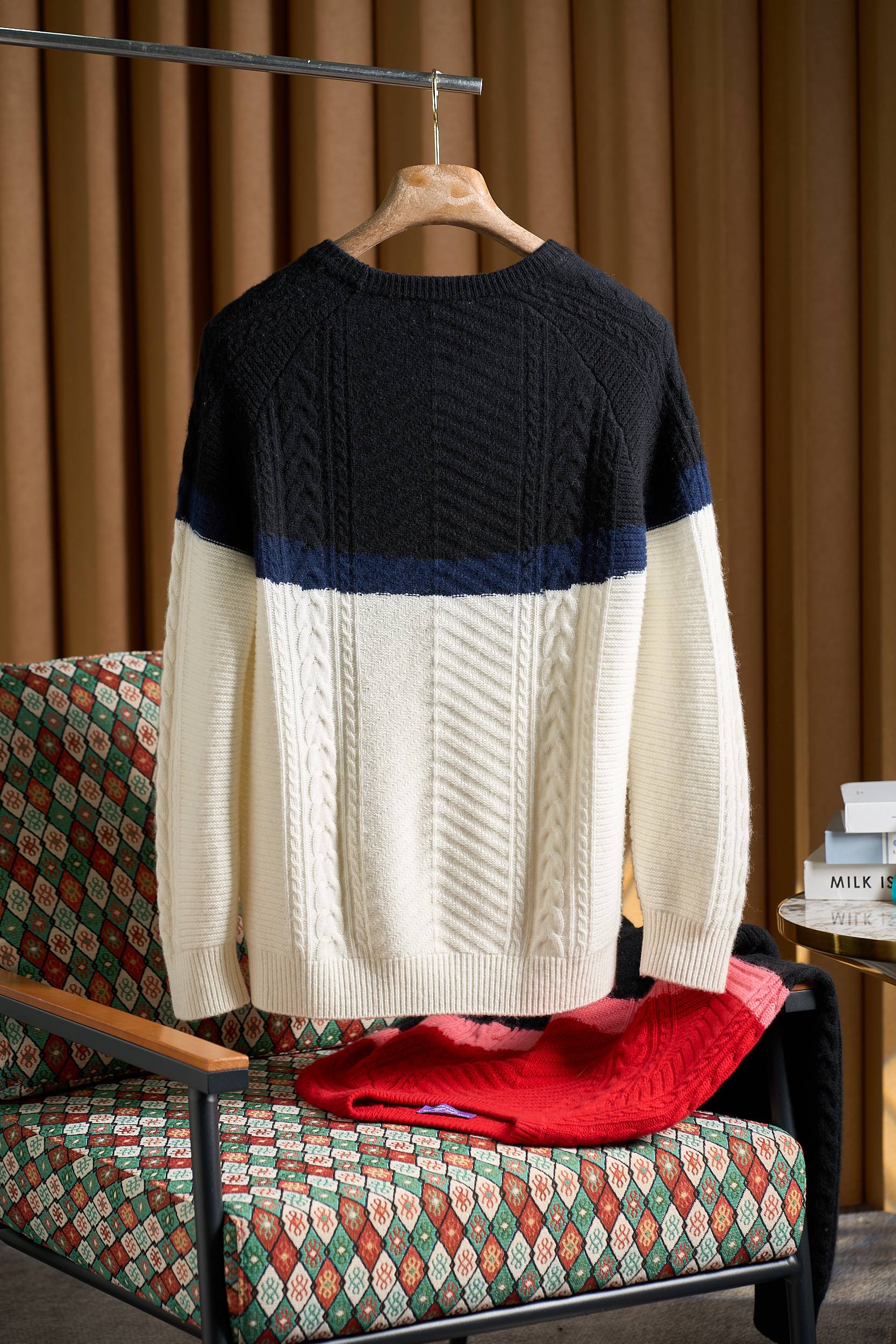 奢品缔造时尚新配色！渐变色织工艺提花麦穗“8”字扭花纹理羊毛羊绒混纺针织圆领羊绒衫奢雅新境 织就高阶质感