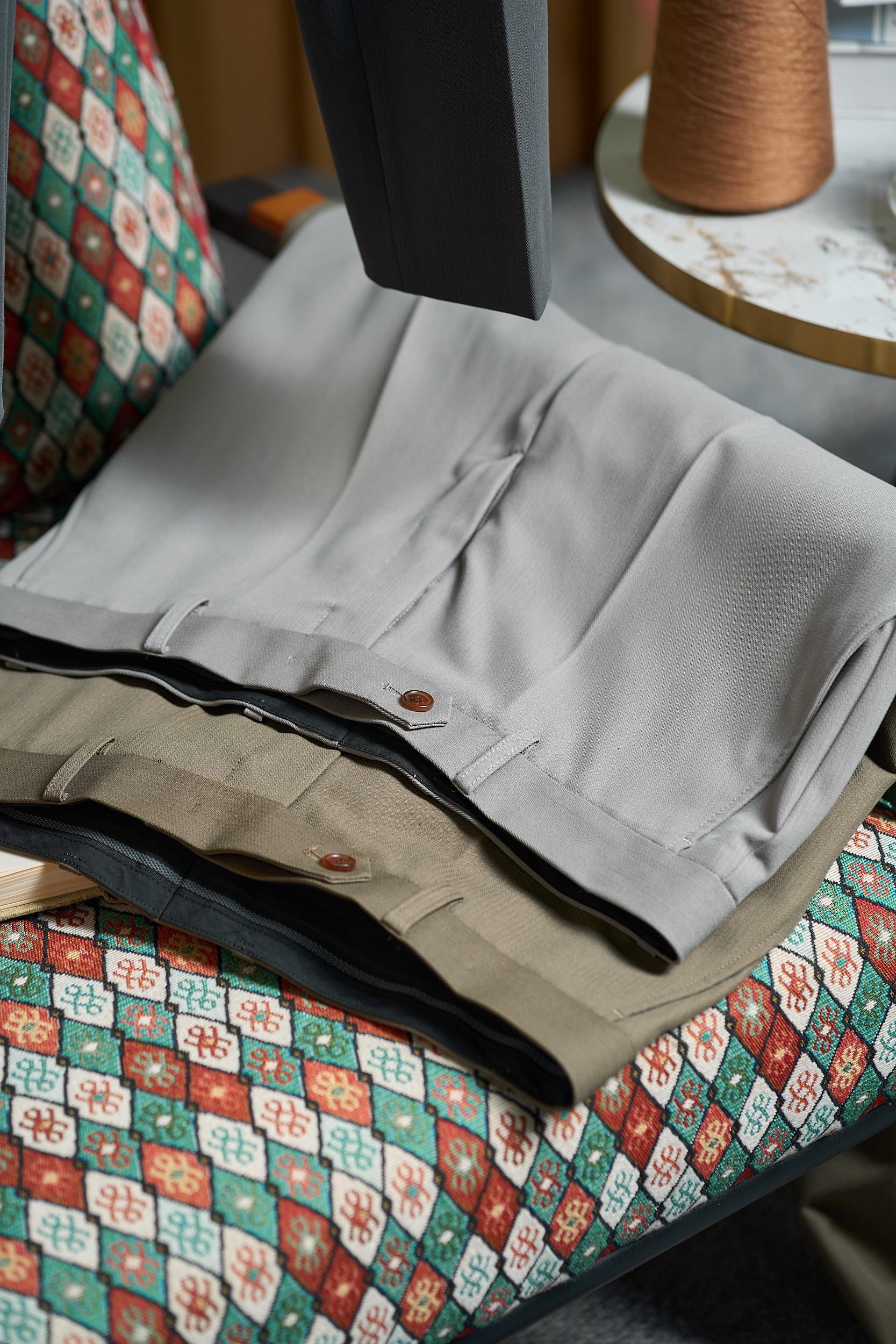 【奢品纹理！复古臻品“鱼骨纹”含羊毛醋酸天丝纤维面料垂感度舒适度极高挺括有型休闲西裤】复古鱼骨纹休闲西裤