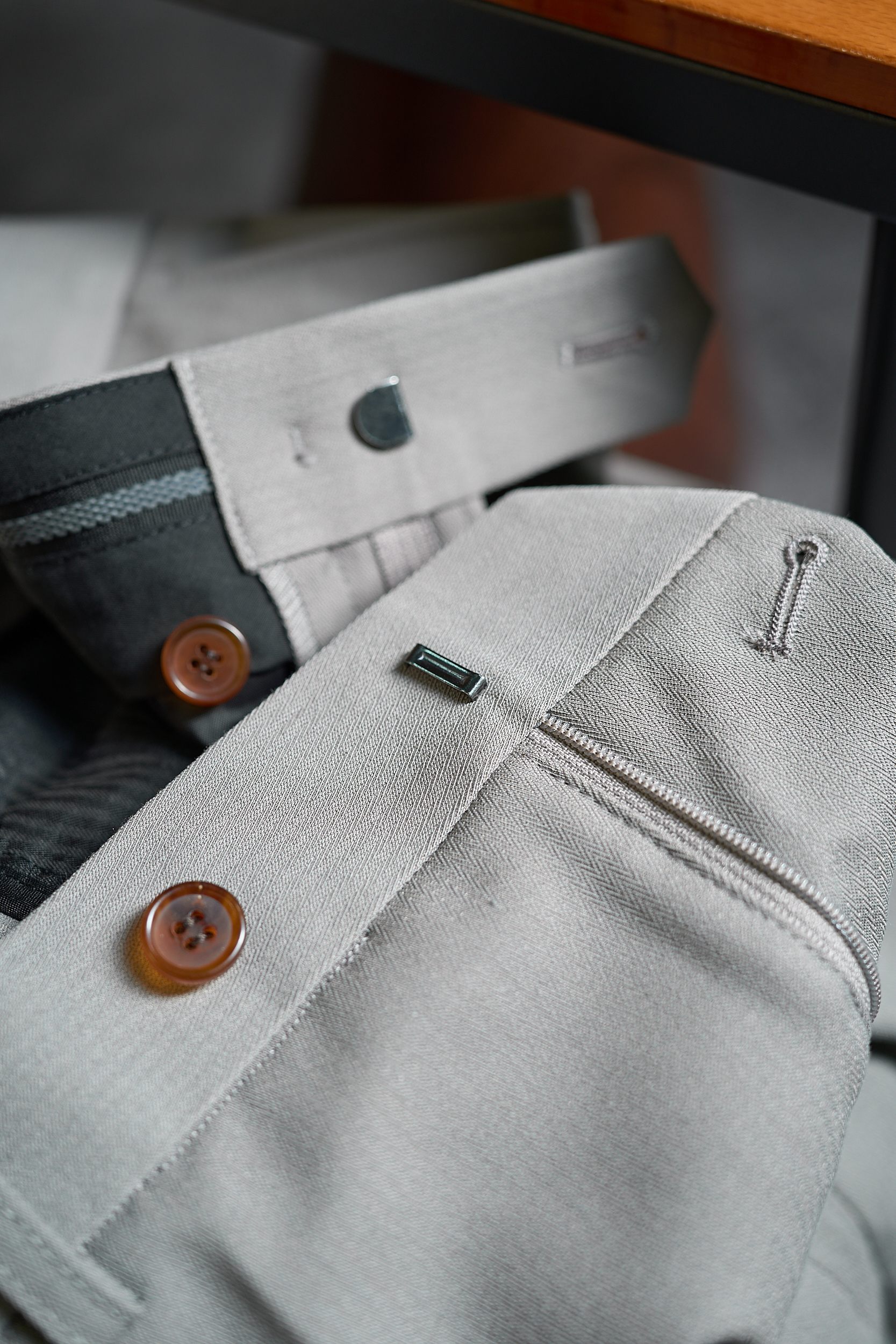 【奢品纹理！复古臻品“鱼骨纹”含羊毛醋酸天丝纤维面料垂感度舒适度极高挺括有型休闲西裤】复古鱼骨纹休闲西裤