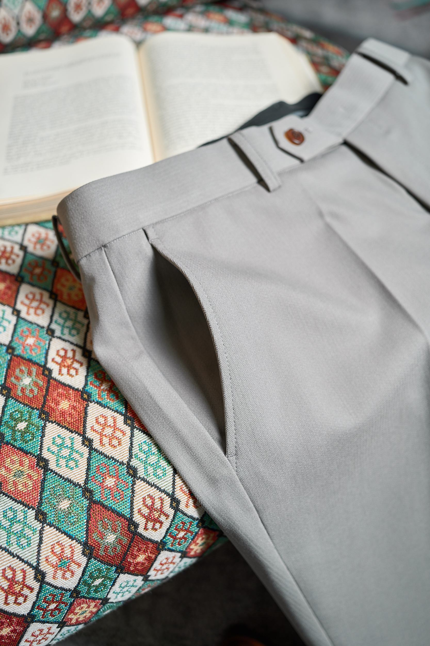 【奢品纹理！复古臻品“鱼骨纹”含羊毛醋酸天丝纤维面料垂感度舒适度极高挺括有型休闲西裤】复古鱼骨纹休闲西裤