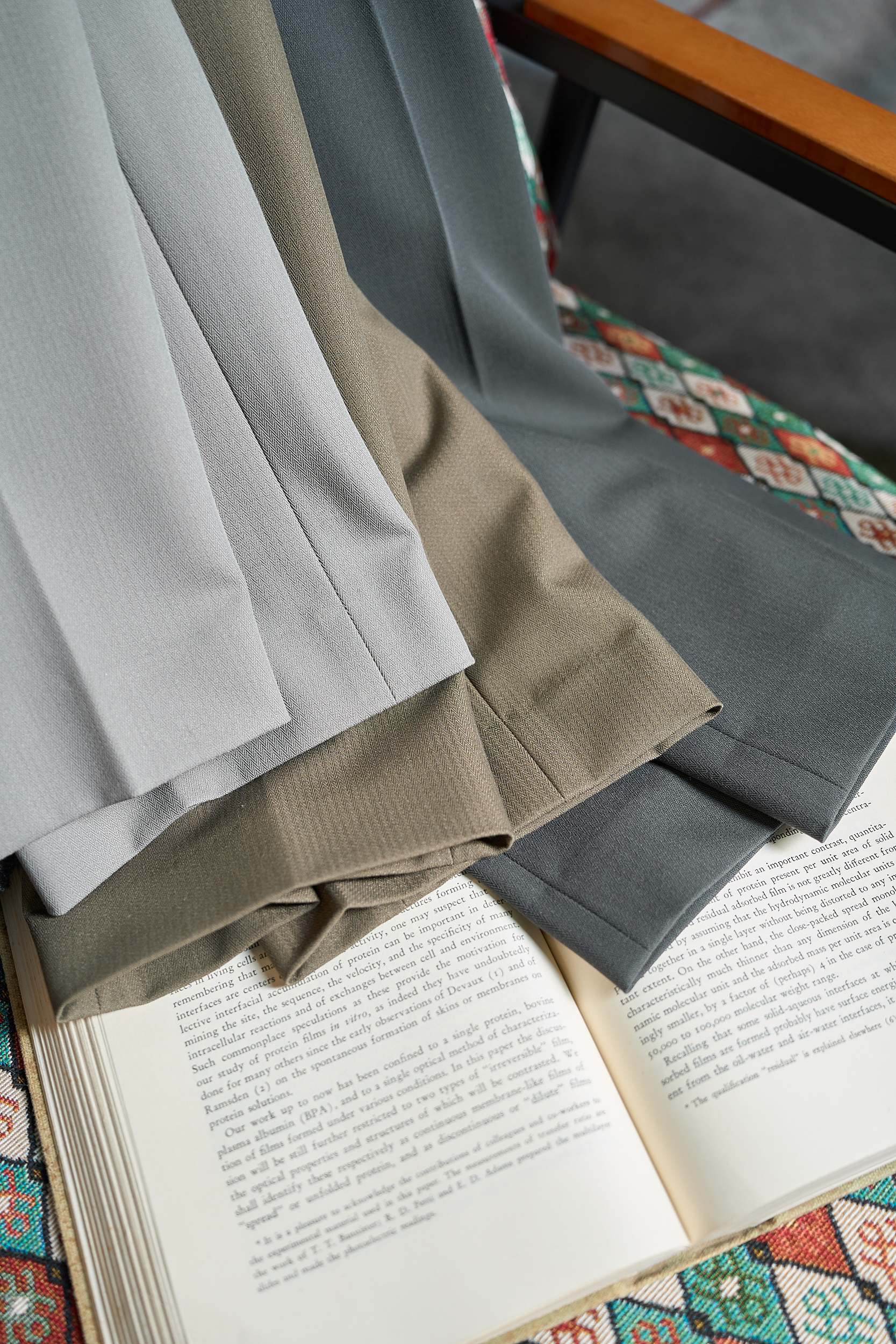 【奢品纹理！复古臻品“鱼骨纹”含羊毛醋酸天丝纤维面料垂感度舒适度极高挺括有型休闲西裤】复古鱼骨纹休闲西裤