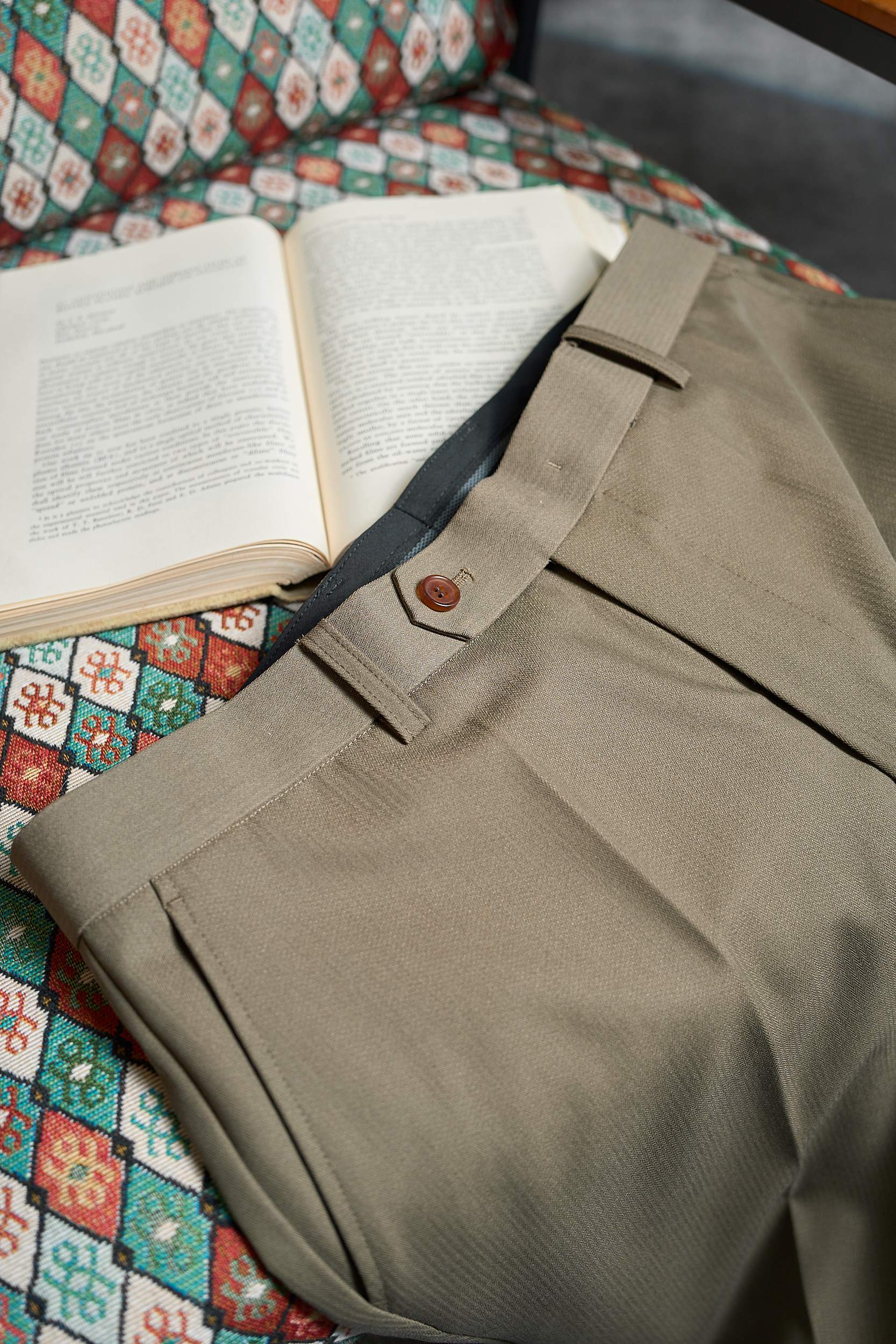 【奢品纹理！复古臻品“鱼骨纹”含羊毛醋酸天丝纤维面料垂感度舒适度极高挺括有型休闲西裤】复古鱼骨纹休闲西裤