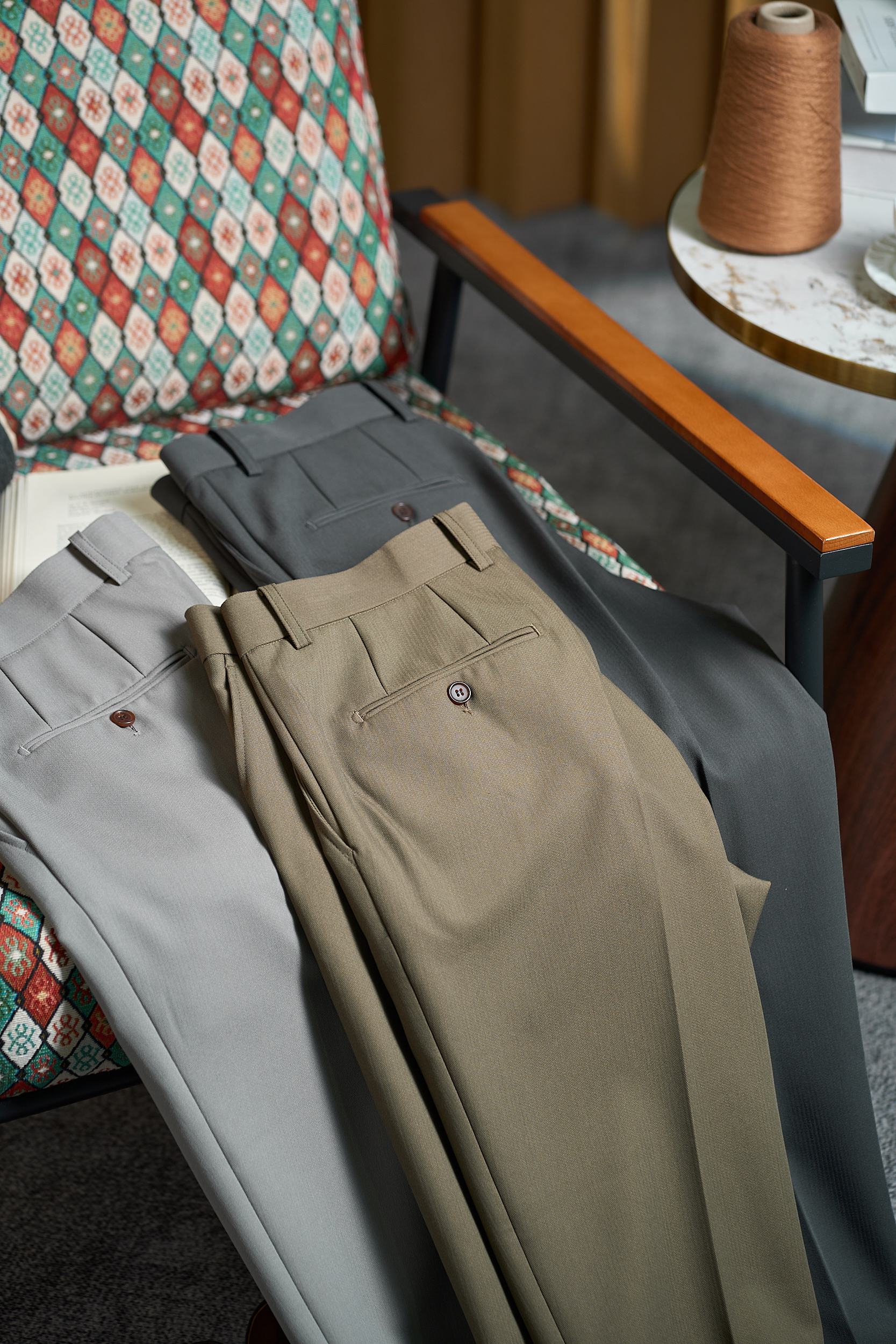 【奢品纹理！复古臻品“鱼骨纹”含羊毛醋酸天丝纤维面料垂感度舒适度极高挺括有型休闲西裤】复古鱼骨纹休闲西裤