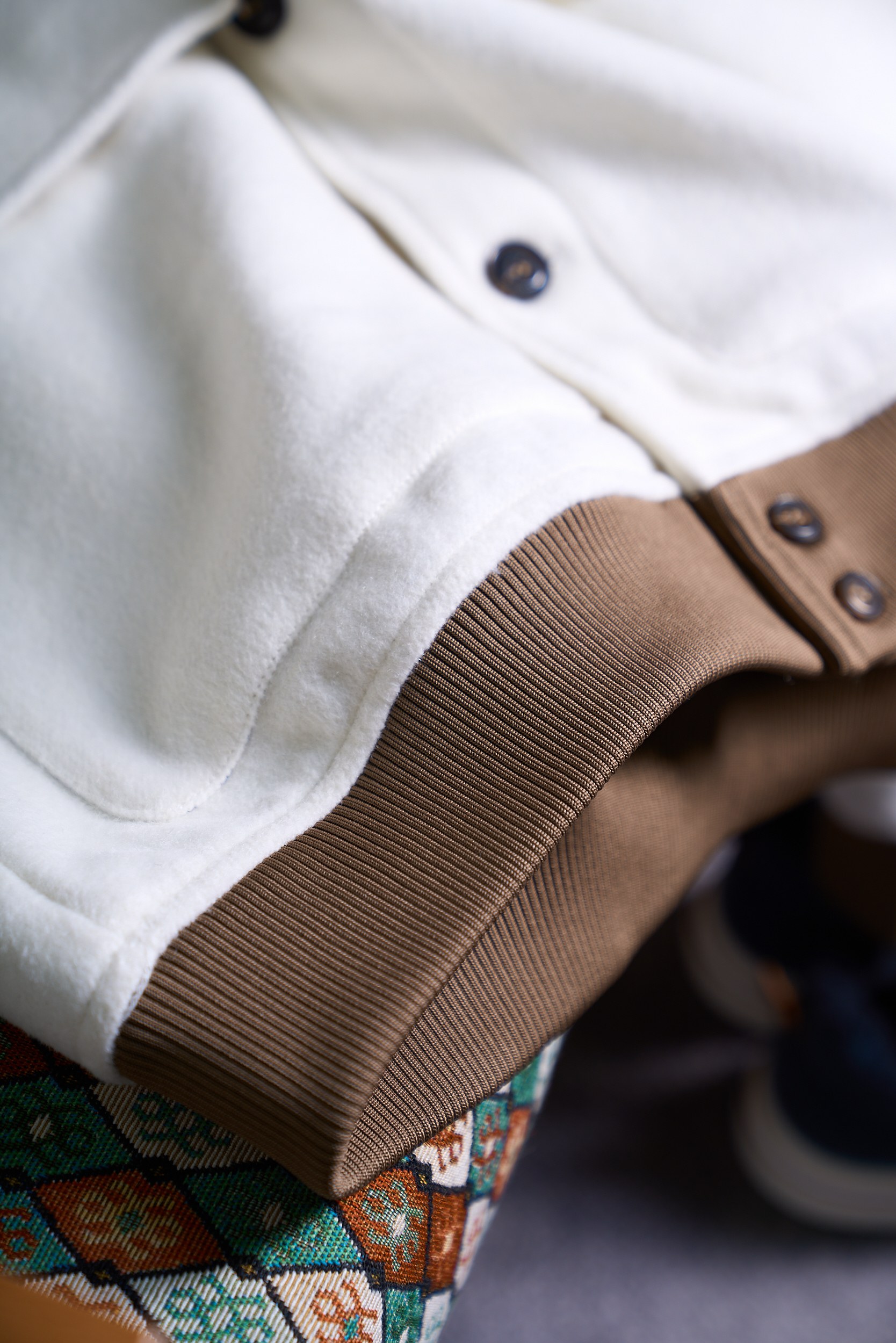 【贴袋羊毛飞行员夹克外套，温暖与品质的双重保障】复古灵感与多元穿搭风格交融，成就出这款羊毛飞行员夹克的独