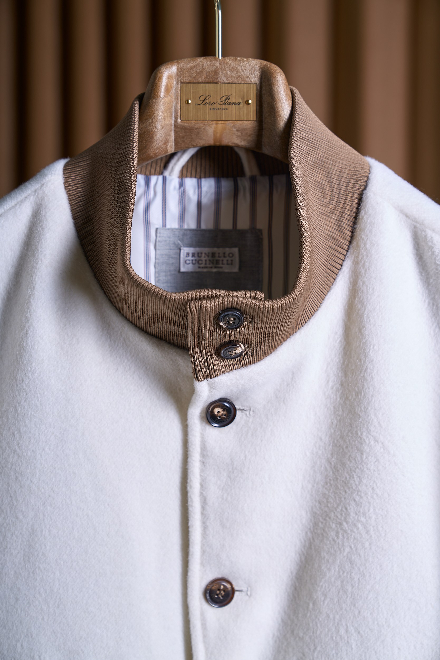 【贴袋羊毛飞行员夹克外套，温暖与品质的双重保障】复古灵感与多元穿搭风格交融，成就出这款羊毛飞行员夹克的独