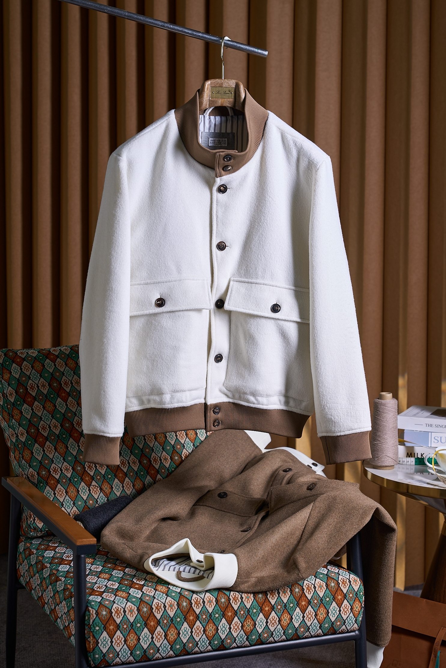 【贴袋羊毛飞行员夹克外套，温暖与品质的双重保障】复古灵感与多元穿搭风格交融，成就出这款羊毛飞行员夹克的独