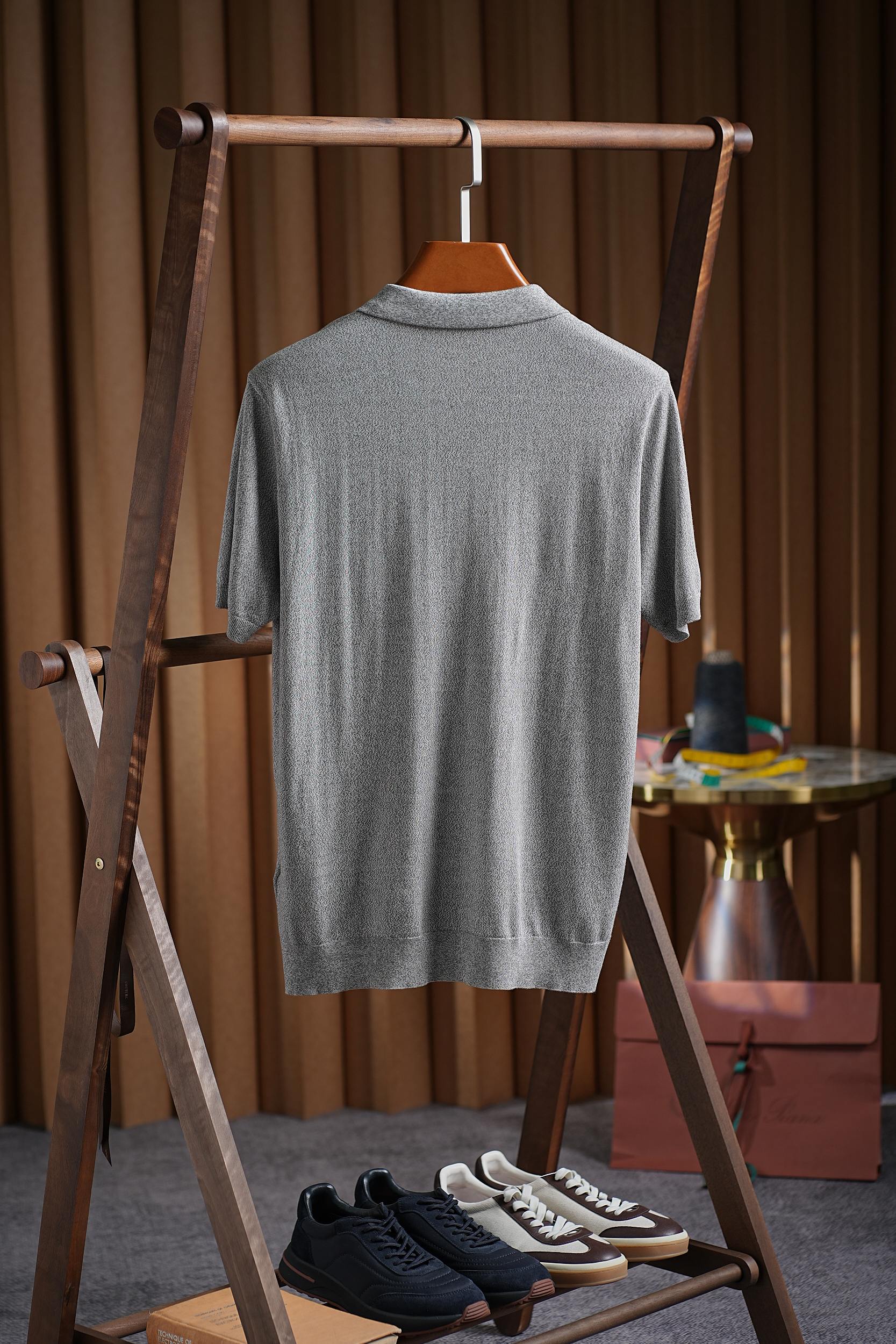 【Brioni 海鸥领莱赛尔Polo衫：意式奢华，舒适之选】一、品牌底蕴作为1945年创立于意大利的顶奢