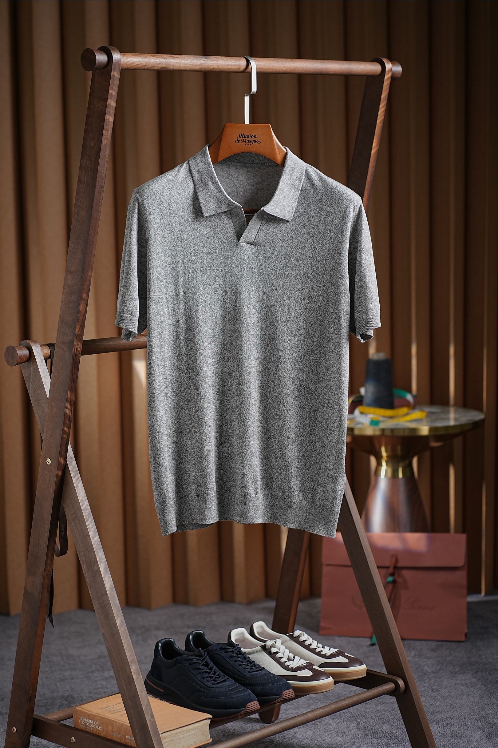 【Brioni 海鸥领莱赛尔Polo衫：意式奢华，舒适之选】一、品牌底蕴作为1945年创立于意大利的顶奢