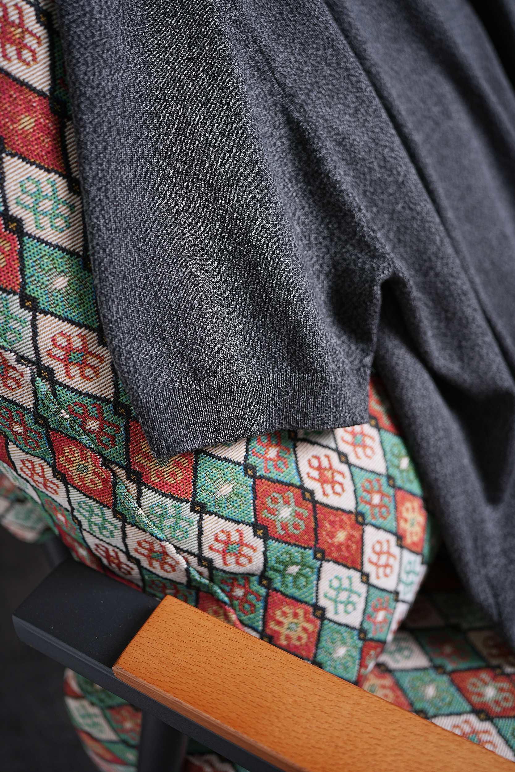 【Brioni 海鸥领莱赛尔Polo衫：意式奢华，舒适之选】一、品牌底蕴作为1945年创立于意大利的顶奢