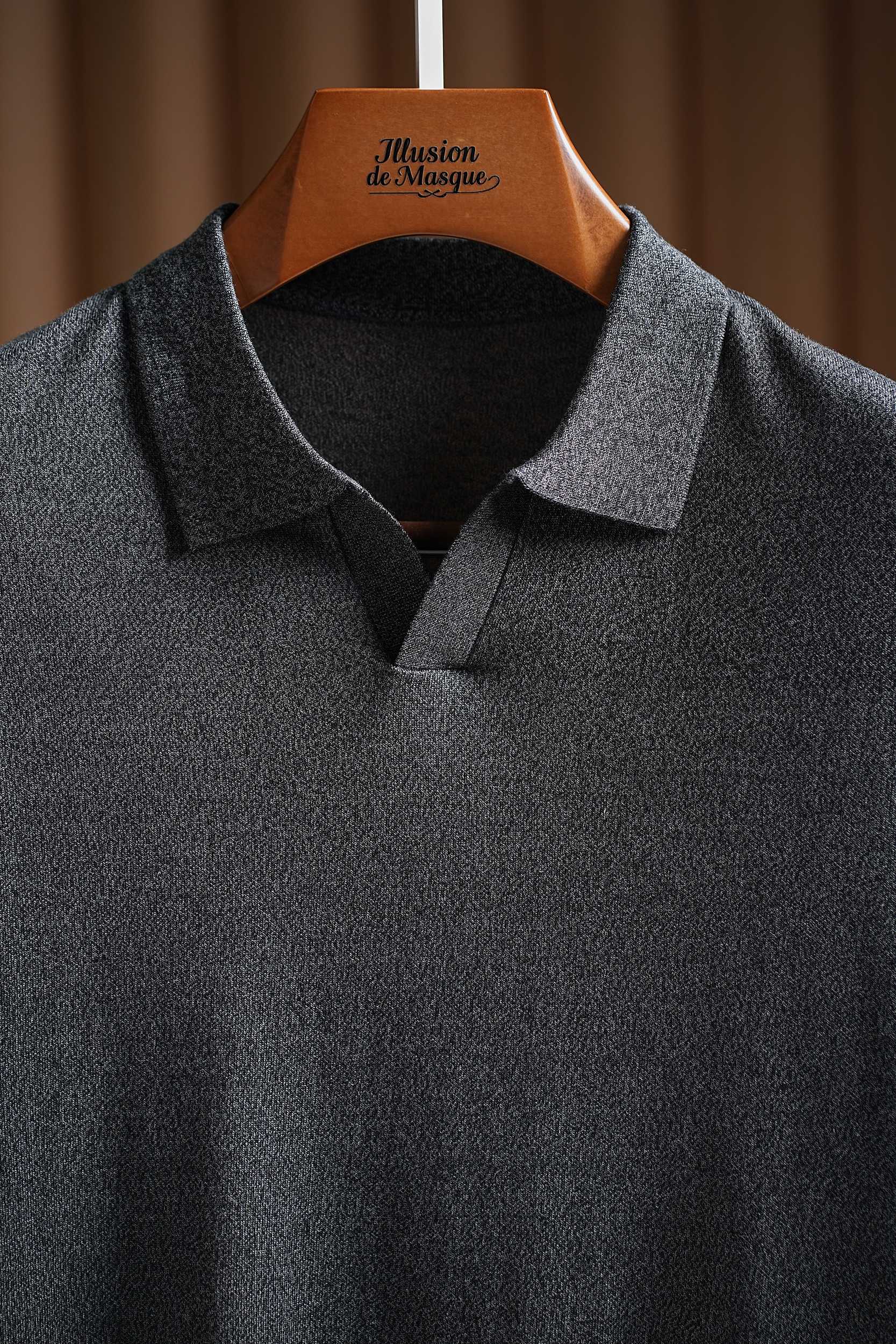 【Brioni 海鸥领莱赛尔Polo衫：意式奢华，舒适之选】一、品牌底蕴作为1945年创立于意大利的顶奢