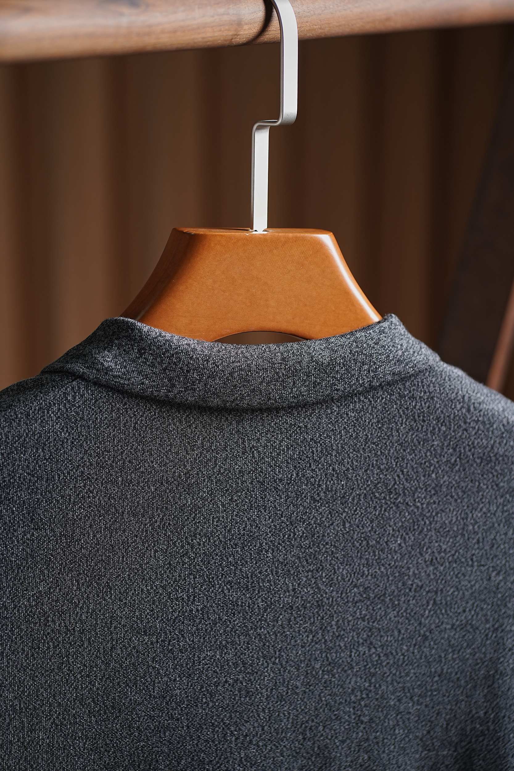 【Brioni 海鸥领莱赛尔Polo衫：意式奢华，舒适之选】一、品牌底蕴作为1945年创立于意大利的顶奢