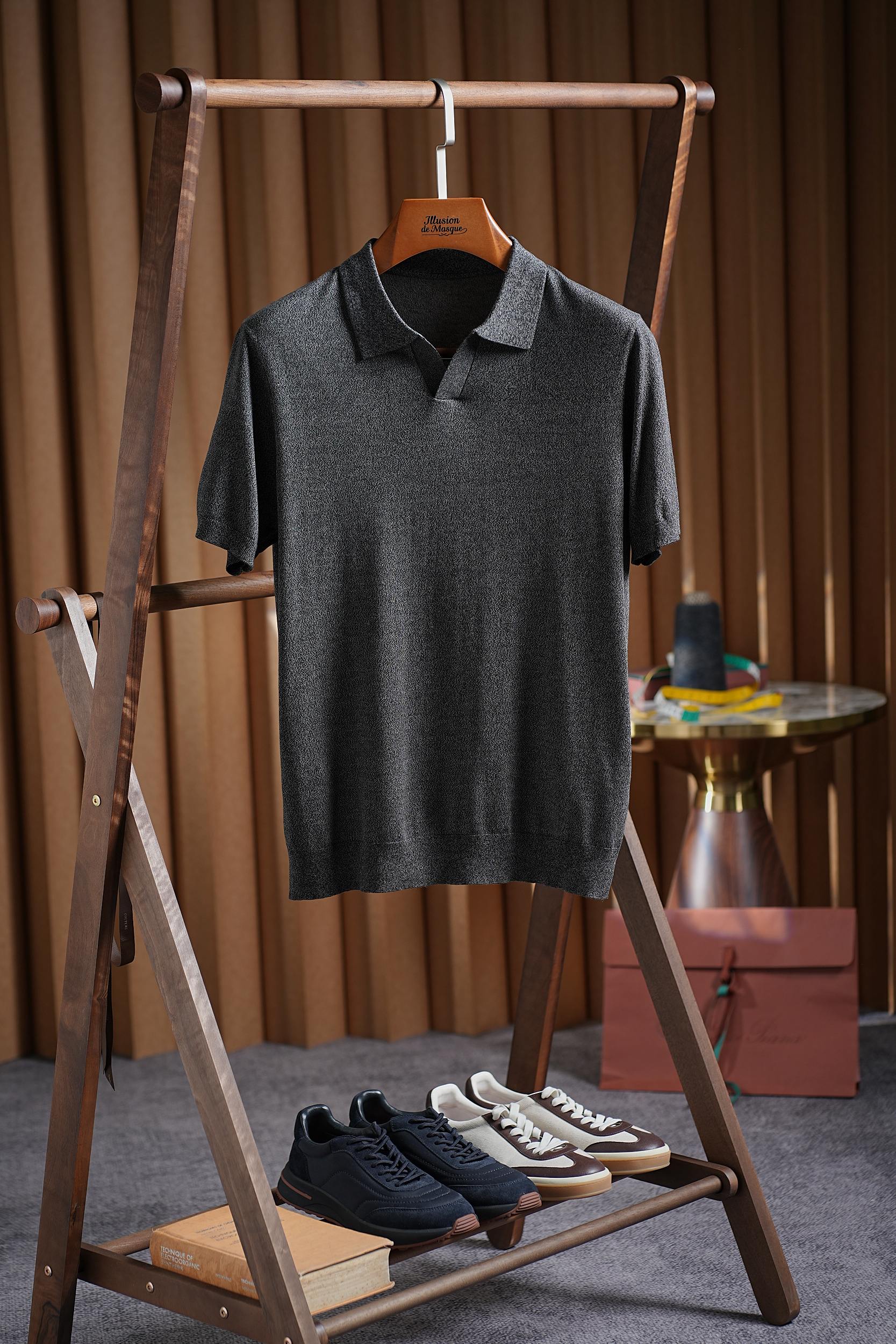 【Brioni 海鸥领莱赛尔Polo衫：意式奢华，舒适之选】一、品牌底蕴作为1945年创立于意大利的顶奢