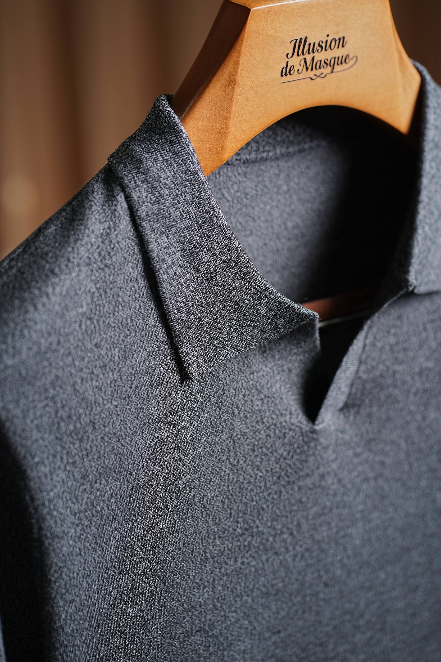 【Brioni 海鸥领莱赛尔Polo衫：意式奢华，舒适之选】一、品牌底蕴作为1945年创立于意大利的顶奢
