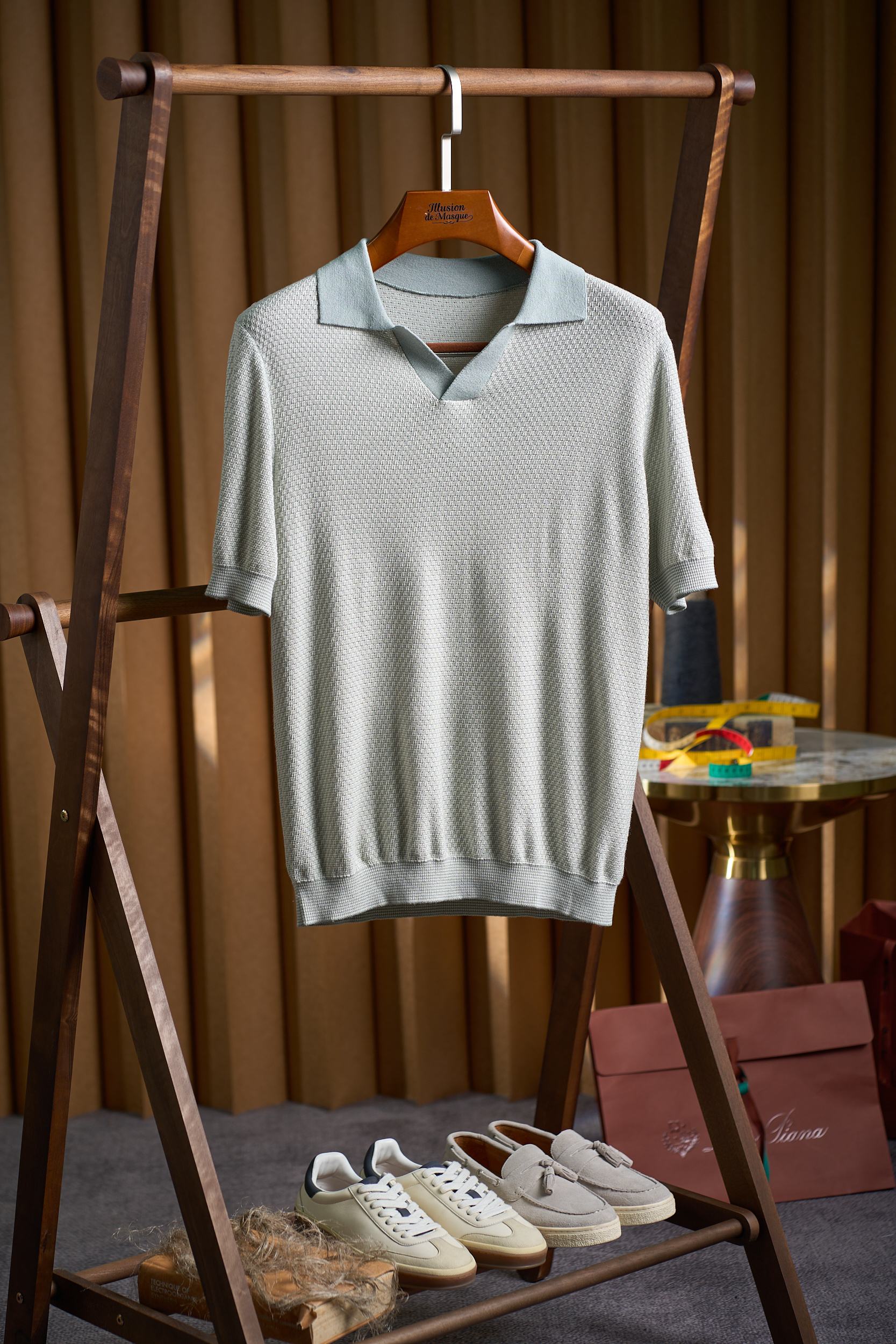 【奢品缔造！进口含15%羊绒85%桑蚕丝纱线提花镂空针织花纹经典海鸥领设计翻领针织短袖POLO衫】奢品级