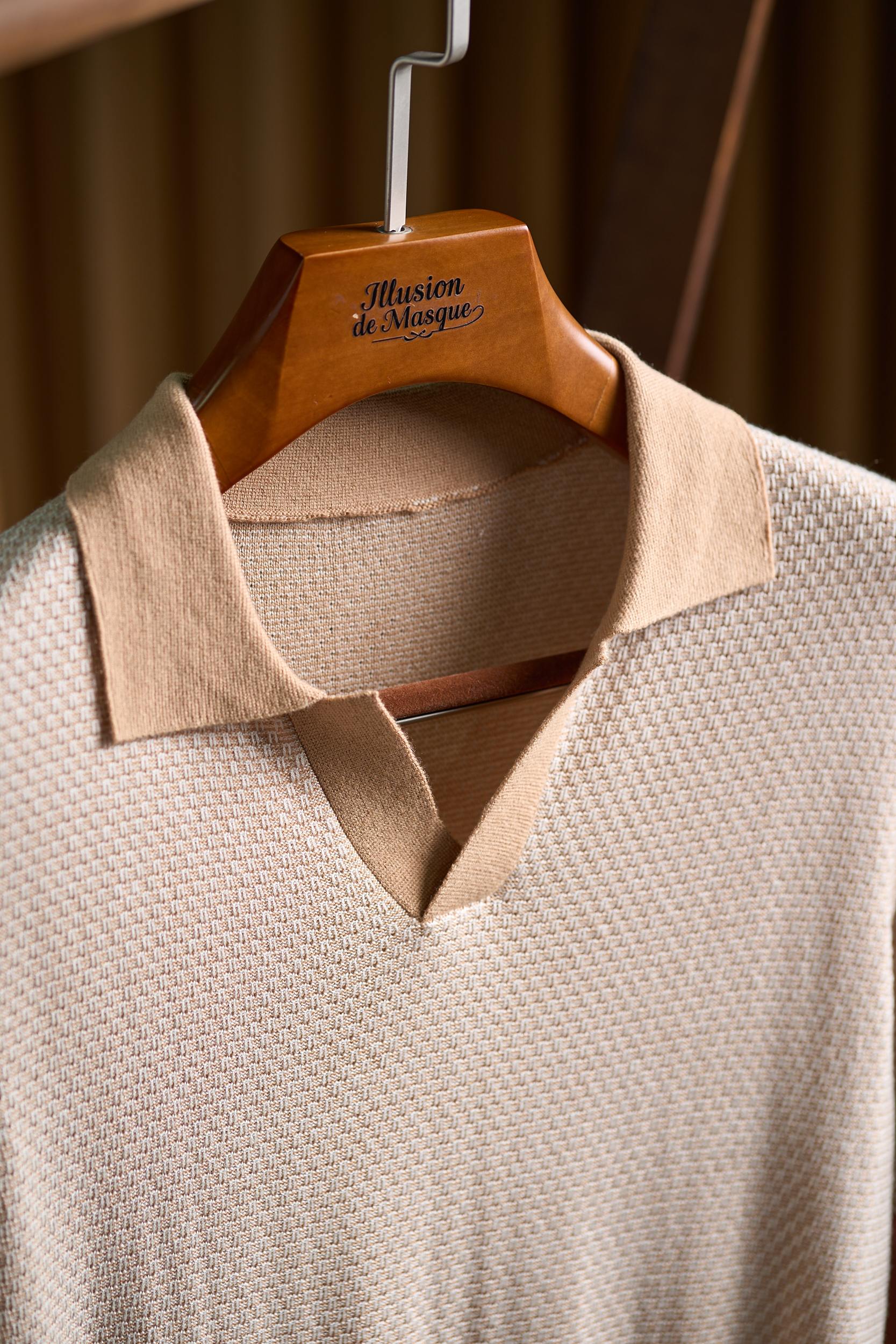 【奢品缔造！进口含15%羊绒85%桑蚕丝纱线提花镂空针织花纹经典海鸥领设计翻领针织短袖POLO衫】奢品级