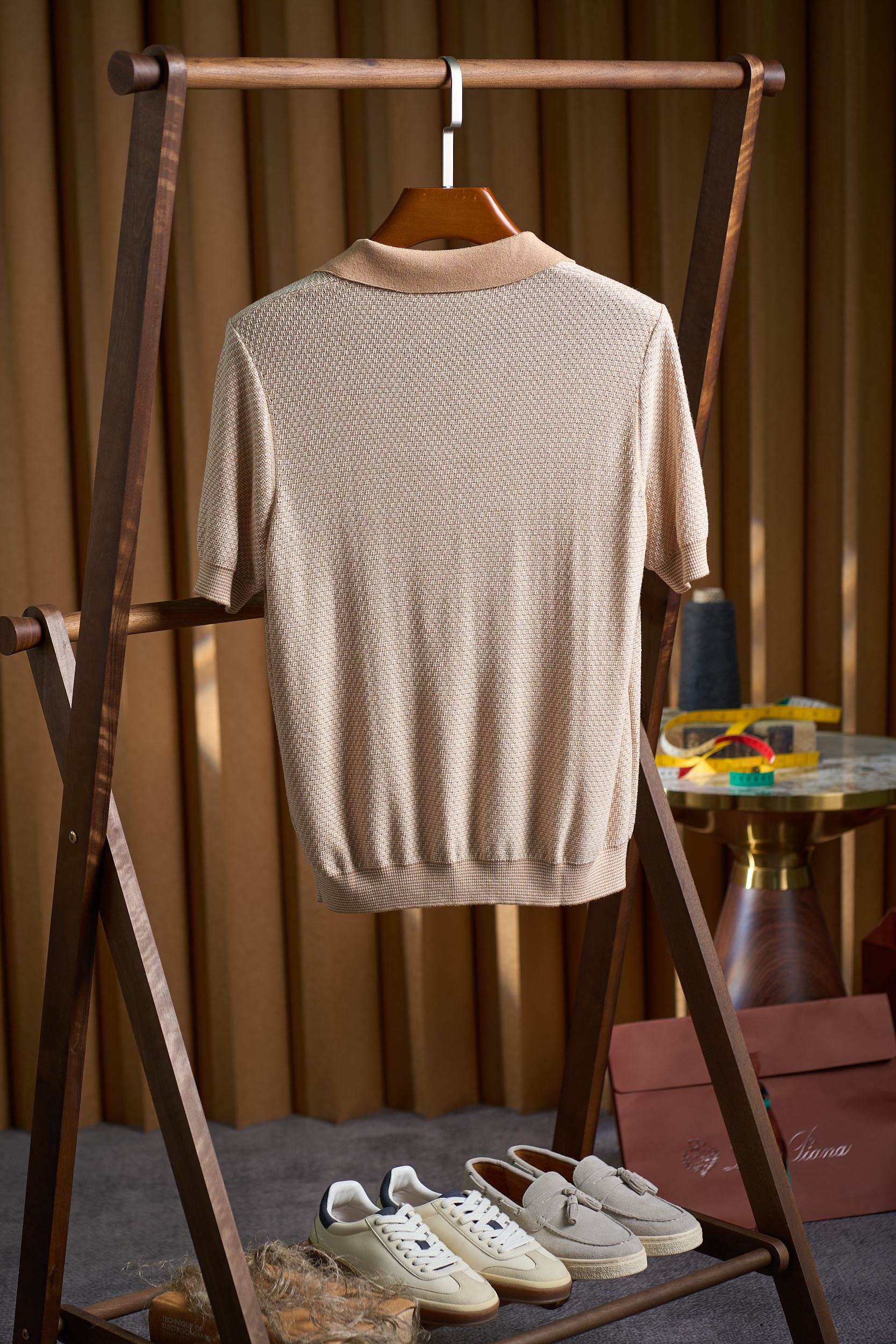 【奢品缔造！进口含15%羊绒85%桑蚕丝纱线提花镂空针织花纹经典海鸥领设计翻领针织短袖POLO衫】奢品级