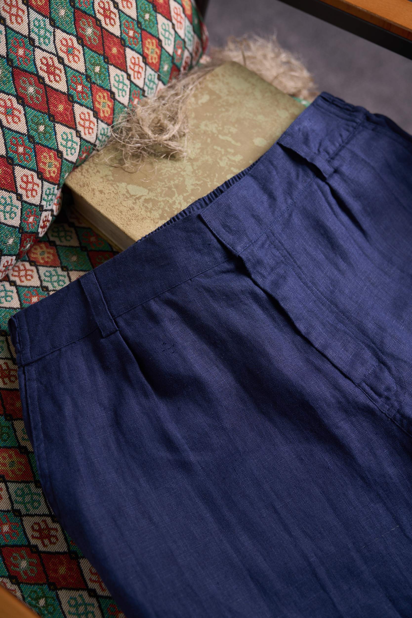 【诺悠翩雅100%亚麻休闲短裤：意式老钱风的夏日松弛感 一、面料溯源：法国诺曼底亚麻的顶级诠释甄选法国诺