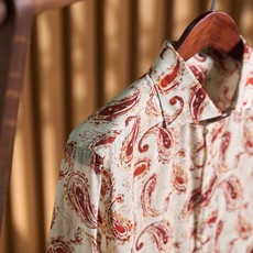 【佩斯利花卉,涡旋中的「生命之花」亚麻男士衬衫】 图腾为佩斯利花纹(Paisley Pattern),其核心元素并非单 【佩斯利花卉,涡旋中的「生命之花」亚麻男士衬衫】 图腾为佩斯利花纹(Paisley Pattern),其核心元素并非单
