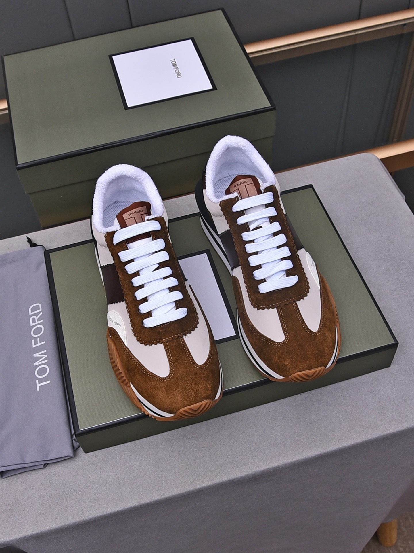 PP350Tom Browne Tom Browne Tom Ford, 2023AW nuevo, contador de venta sincrónica, los bienes individu
