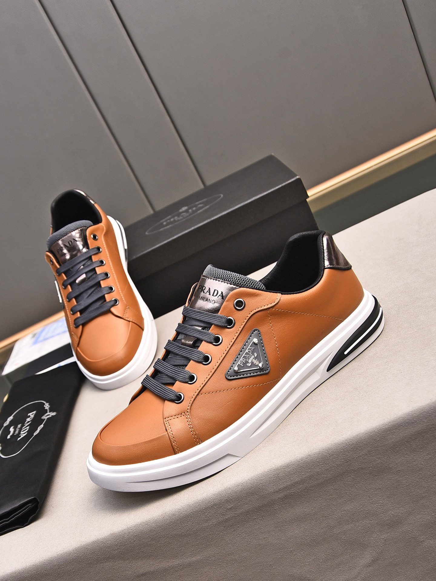 Prada Men's Leather Low-Top Sneakers Casual Fashion Sneakers 7 i1716456366 117 6