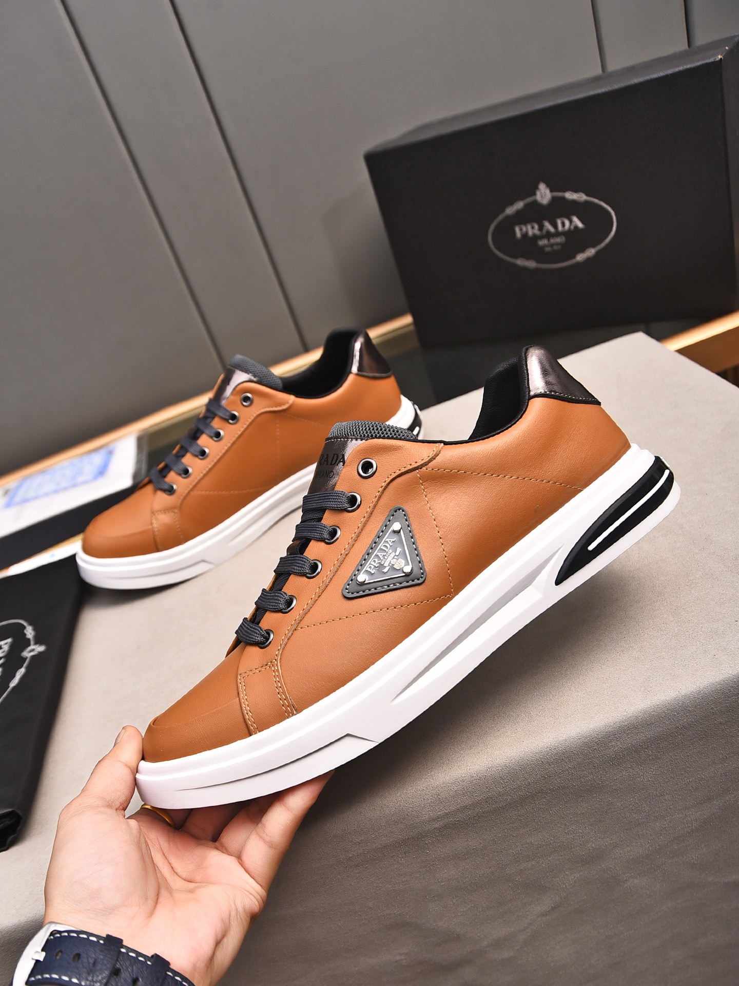 Prada Men's Leather Low-Top Sneakers Casual Fashion Sneakers 3 i1716456366 4850 3