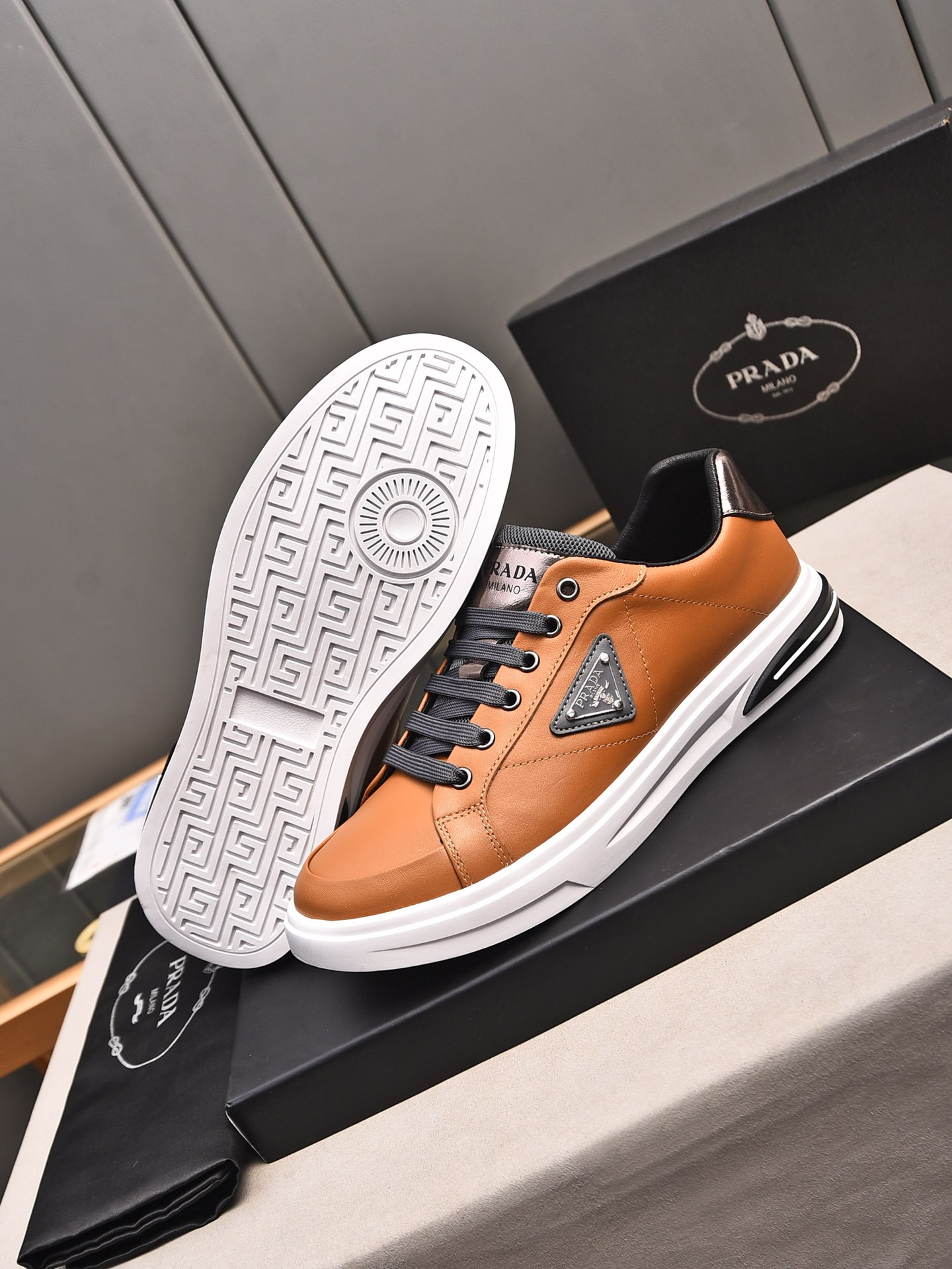 Prada Men's Leather Low-Top Sneakers Casual Fashion Sneakers 4 i1716456366 6379 4