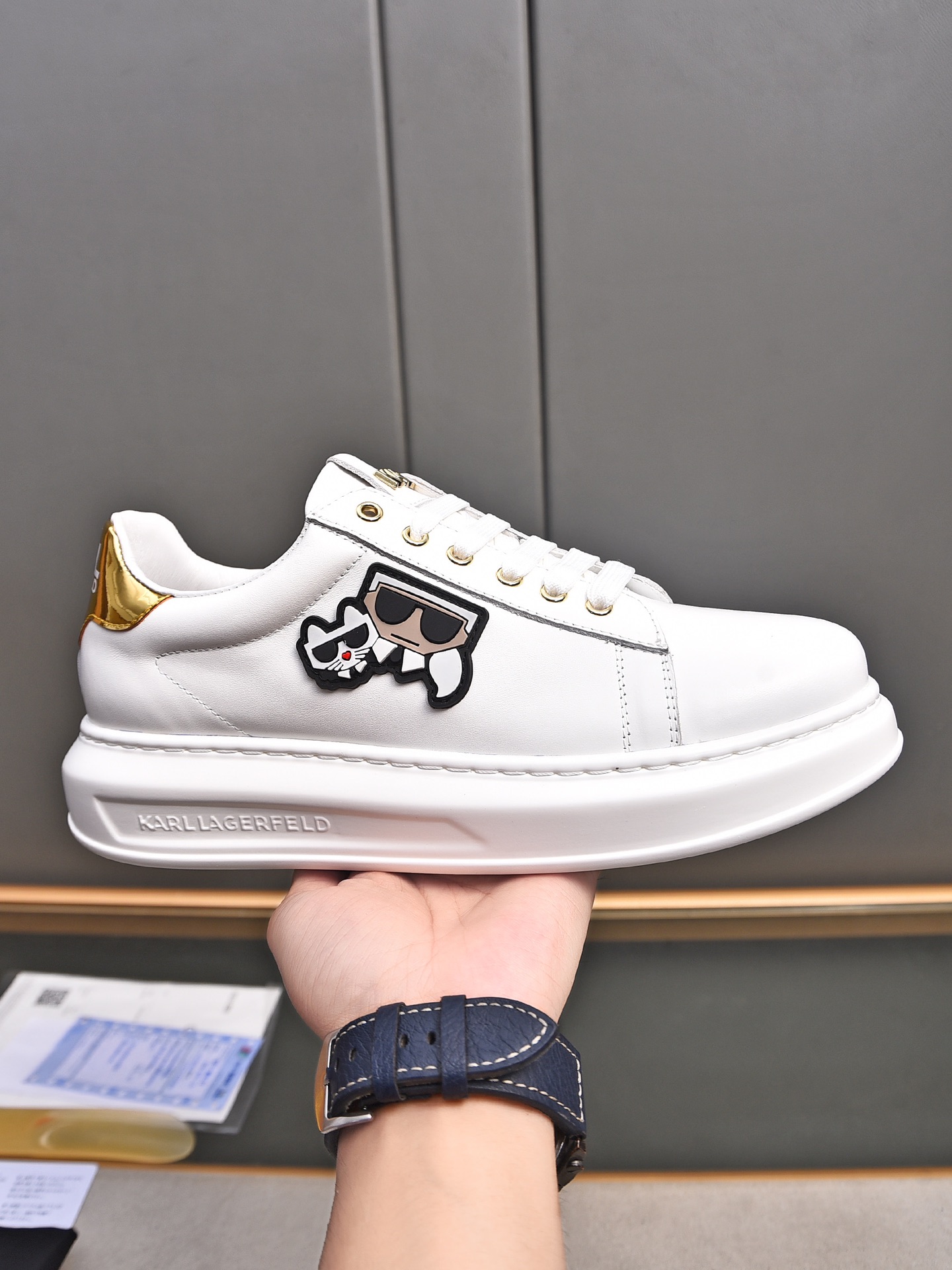 NO:357201,P. Karl Laffer Seiko custom-made and launched, the brand letter craftsmanship is decorated with beautiful luxury and shining, and the exquisite work is loved by many people. High-end imported cowhide, Yangli brand bottom!  Perfect interpretation of the latest inspiration for shoes, classic and fashion blending luxury dreams lead to fashion high-end quality, size 38-44 (45 customized), cowhide19860909P 卡尔老佛爷 精工定制上市 品牌字母工艺点缀绝美奢华闪耀 精湛的做众多人至爱采用高端进口牛皮 羊里 品牌大底！完美诠释鞋履最新灵感 经典与时尚融为一体奢华迷梦驾凌时尚高端品质 码数男38-44（45定做）,,cowhide,Men's shoes