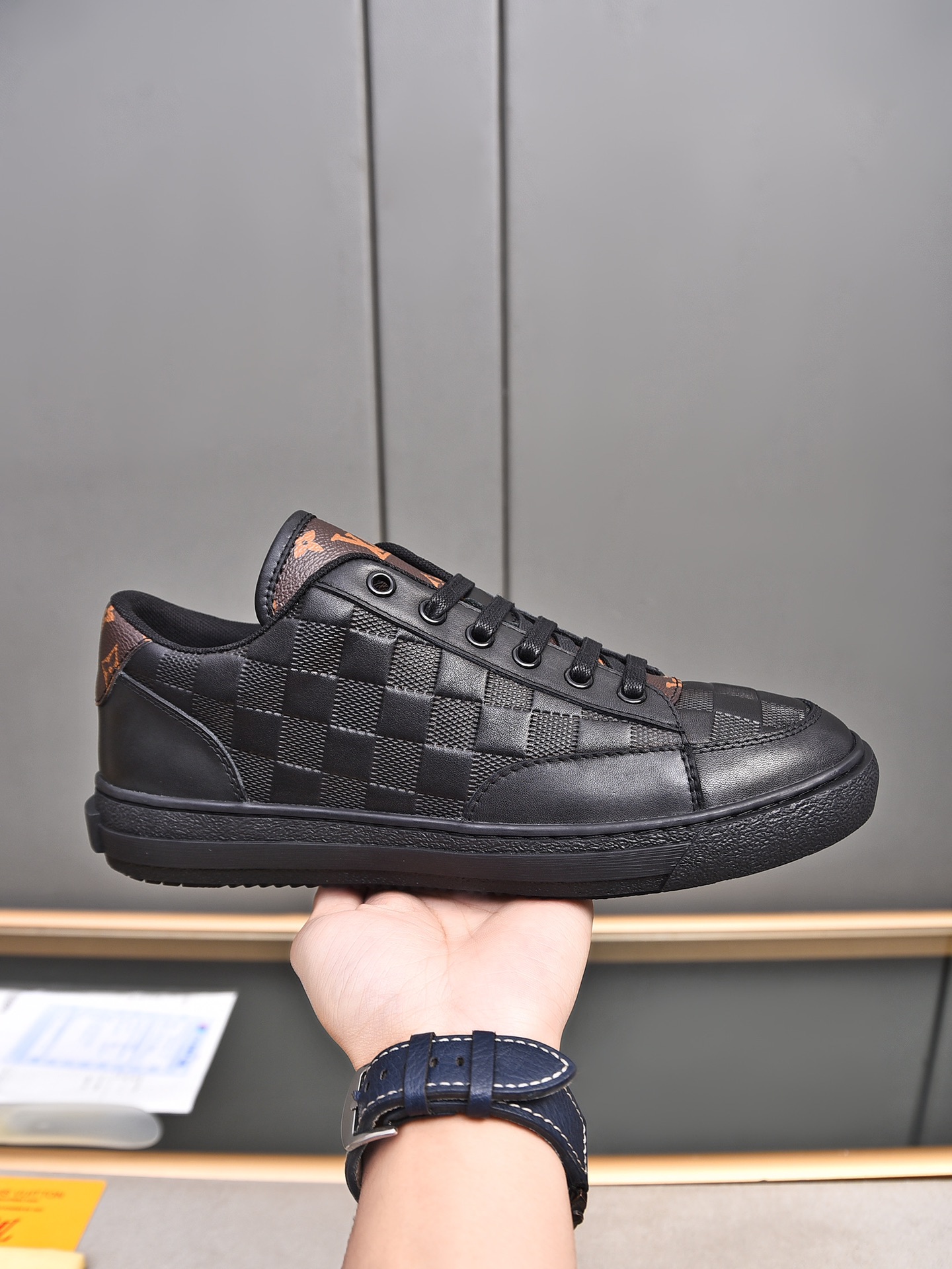 NO:270783,The main model P Spring model has a new LOUIS VUITTON [Luden Yiwei]————LV upper [Lv] imported cowhide embossed breathable net, anti-slip and wear-resistant sole. The identity of each man is set off, and the foot is atmospheric and steady, regardless of wind and rain, and it can stand the verification of time.———————————————————————————————————————————————————————————————————————————————————————————————————————————————————————————————————————————————————————————————————————————————————————————————————————————————————————————————————————————————————————————————————————————————————————————————————————————————————————————————————————————————————————————————————————————————————————————————————————————————————————————————19860909主推款P 春款上新LOUIS VUITTON【路登易威】———LV鞋面【Lv】进口头层牛皮压花透气网里 防滑耐磨大底.每一位男士的身份衬托,上脚大气稳重不管风吹雨打鞋楦不变,经得起时间的验证.———码数38—44（45可定做）,,louis vuitton,louis vuitton,cowhide,Men's shoes