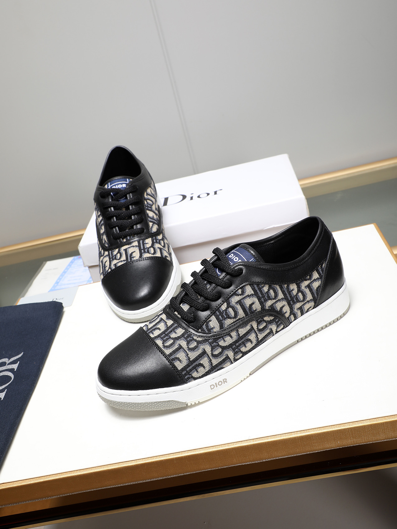 Dior Men's Leather and Oblique Canvas Low-Top Sneakers - Stylish & Comfortable 9 i1741683278673 5866 0 7