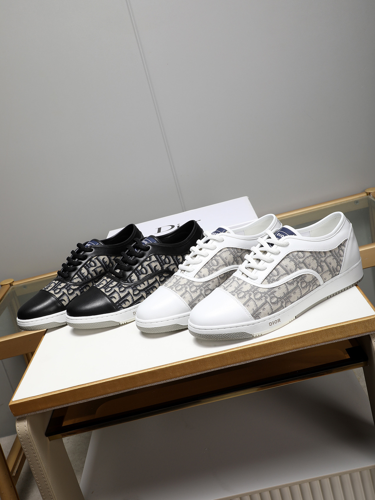 Dior Men's Leather and Oblique Canvas Low-Top Sneakers - Stylish & Comfortable 10 i1741683278673 913 0 8