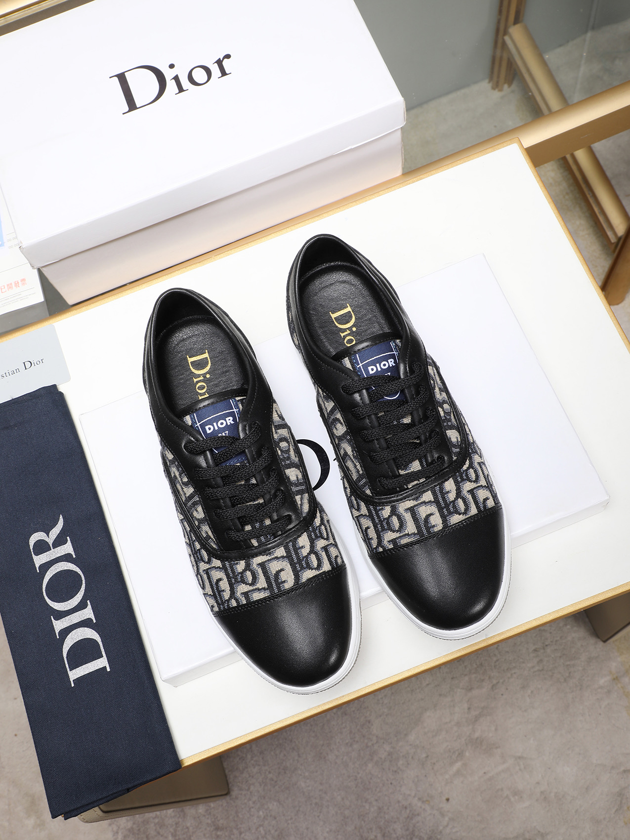 Dior Men's Leather and Oblique Canvas Low-Top Sneakers - Stylish & Comfortable 8 i1741683278673 9758 0 6
