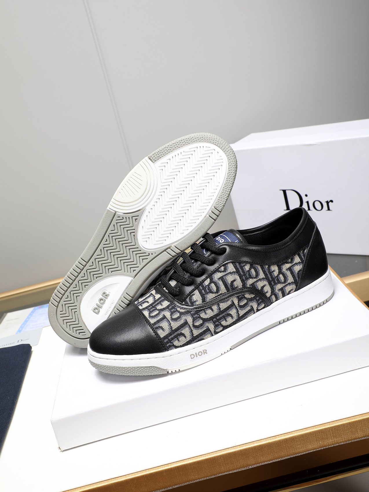 Dior Men's Leather and Oblique Canvas Low-Top Sneakers - Stylish & Comfortable 4 i1741683280738 6360 0 2
