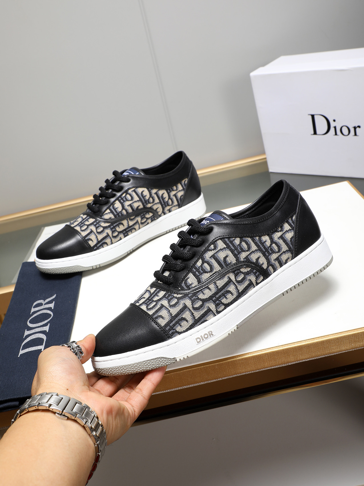 Dior Men's Leather and Oblique Canvas Low-Top Sneakers - Stylish & Comfortable 3 i1741683280738 8155 0 1