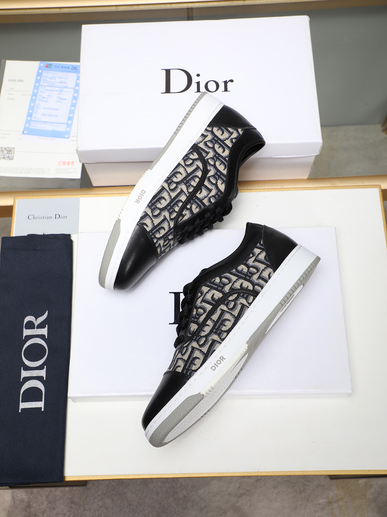 Dior Men's Leather and Oblique Canvas Low-Top Sneakers - Stylish & Comfortable 7 i1741683280739 2383 0 5