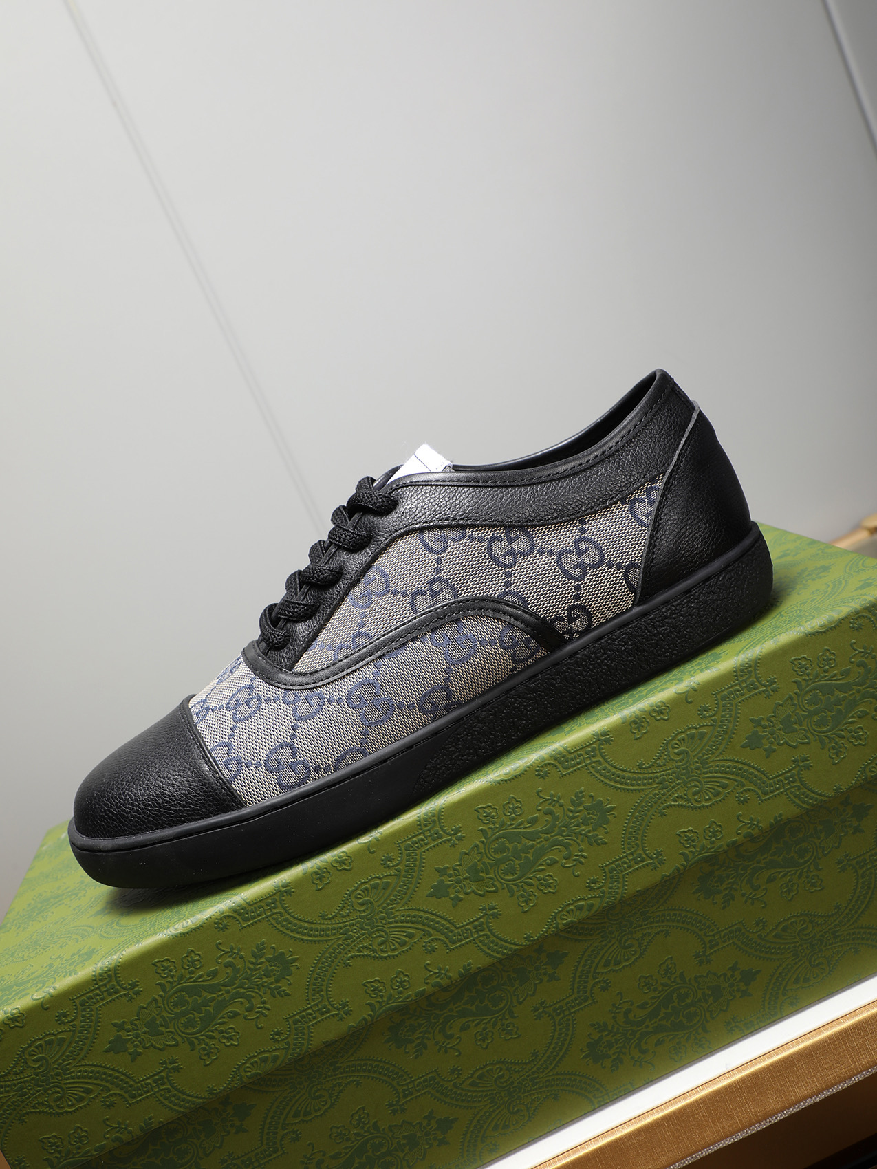 Gucci Men's Leather and Canvas Lace-Up Sneakers - Classic Design, Comfortable Fit 6 i1741683605107 5522 0 4