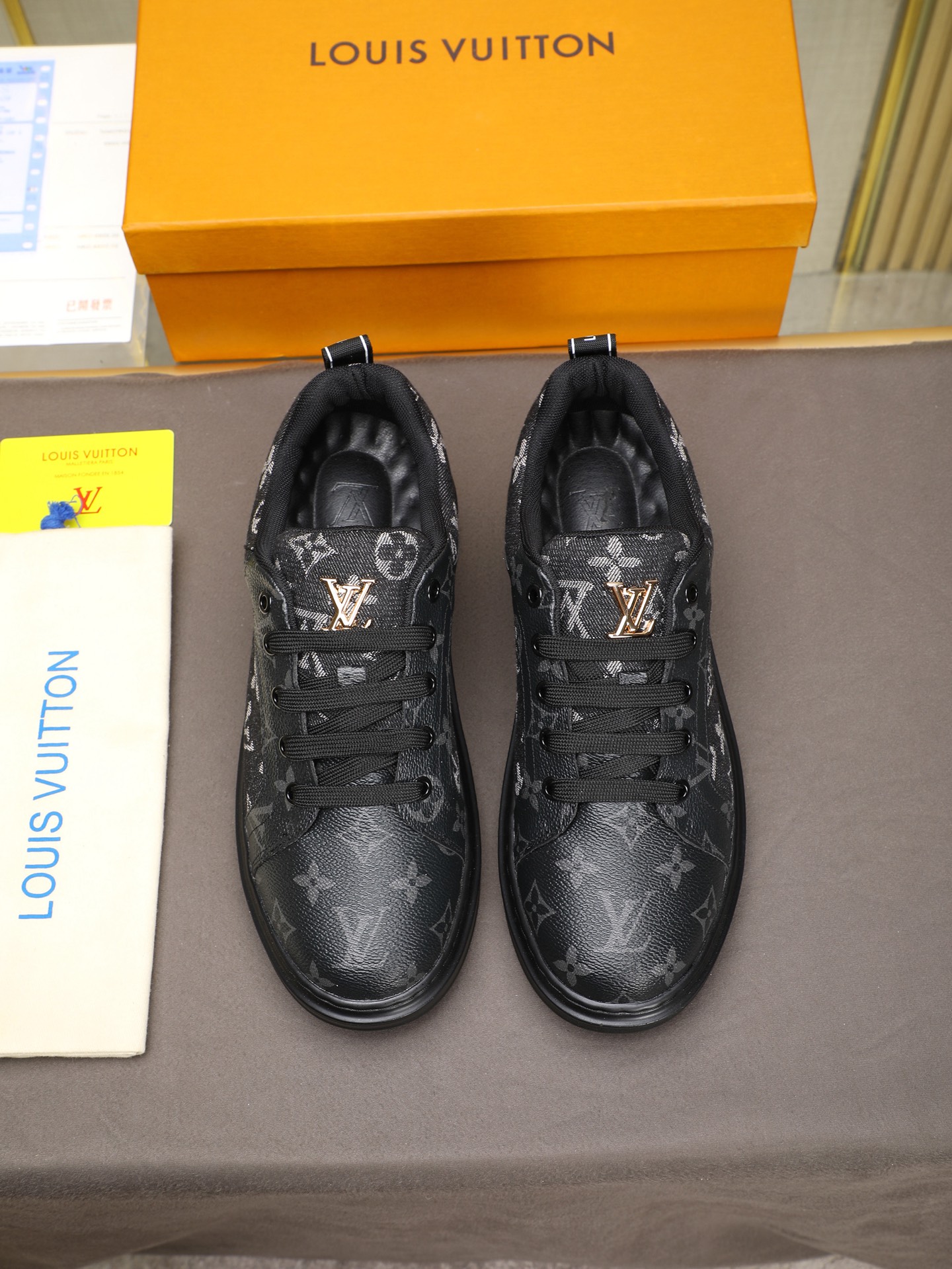 Louis Vuitton Men's Embossed Leather Sneakers - Stylish & Comfortable 8 i1741684587845 9502 0 6