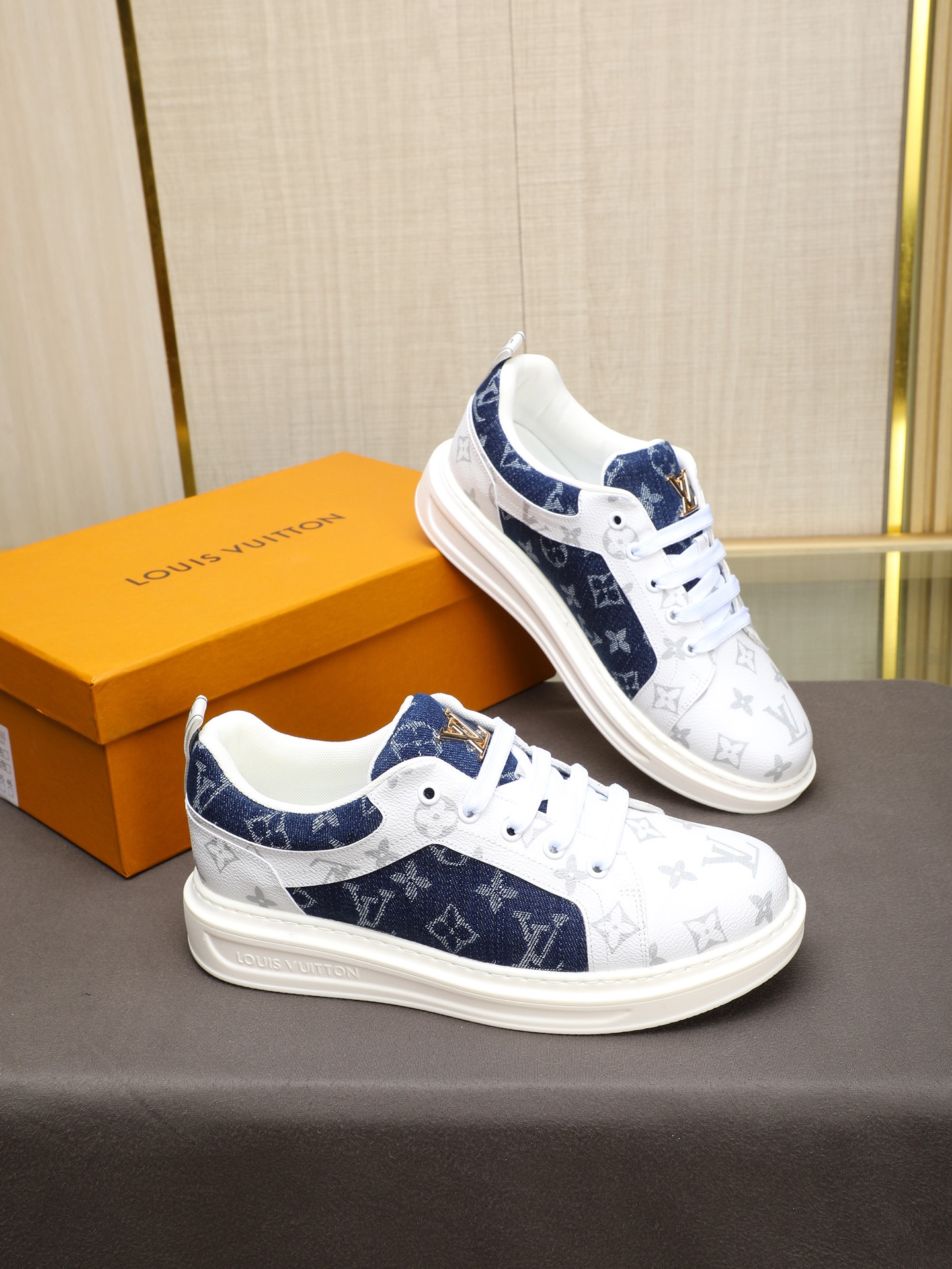 Louis Vuitton Men's Leather Monogram Sneakers - Stylish & Comfortable 5 i1741684623571 125 0 3